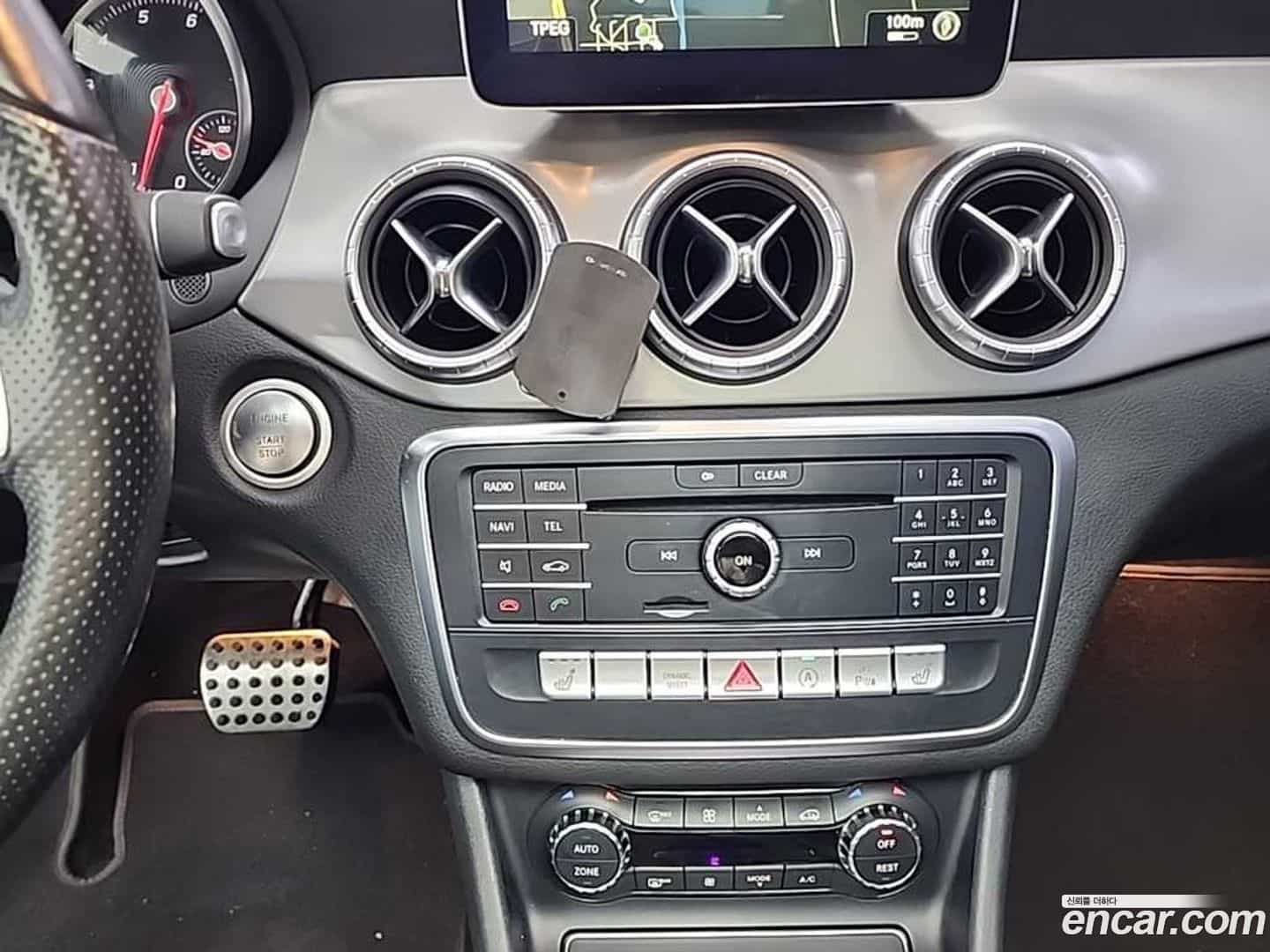 CLA-Class Mercedes-Benz 2017.4-INNER-010