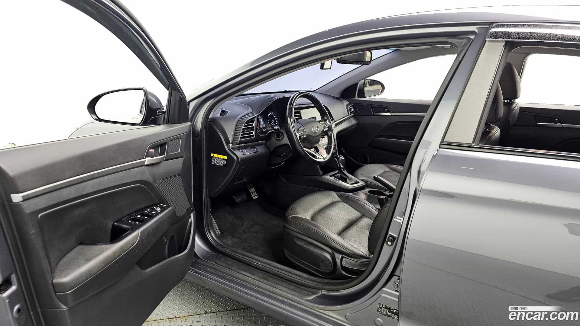 AVANTE Hyundai 2019.2-INNER-010