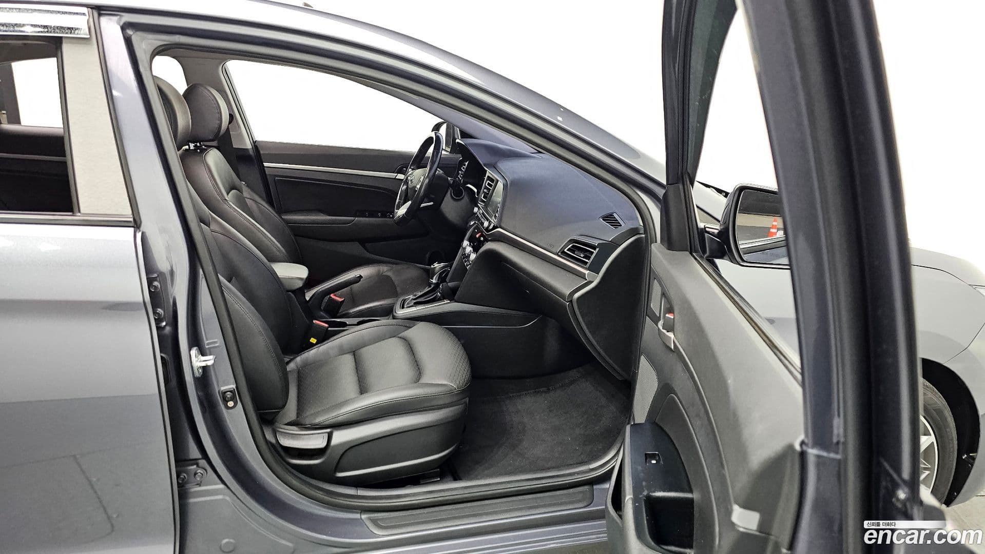 Main__Slider__Photo:AVANTE Hyundai 2019.2-10