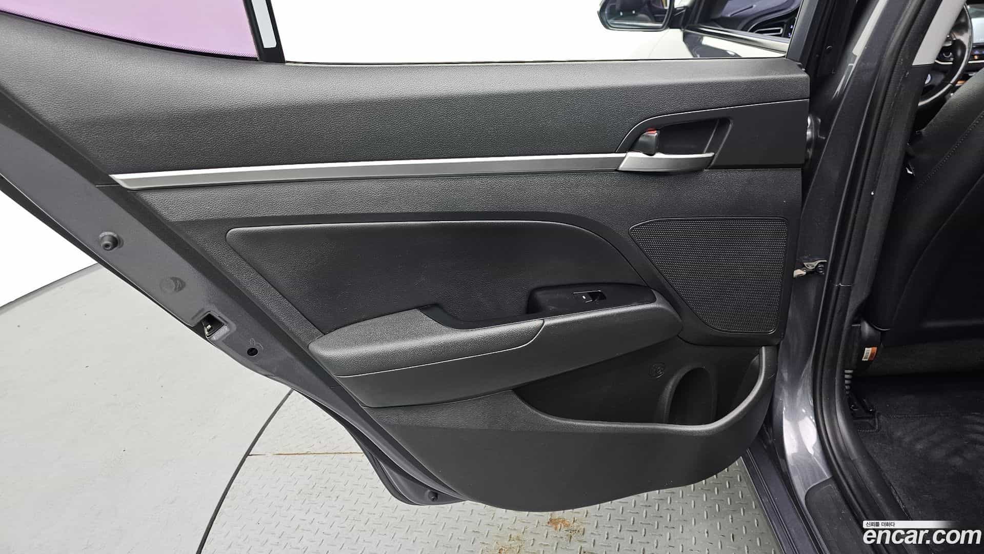 AVANTE Hyundai 2019.2-INNER-035