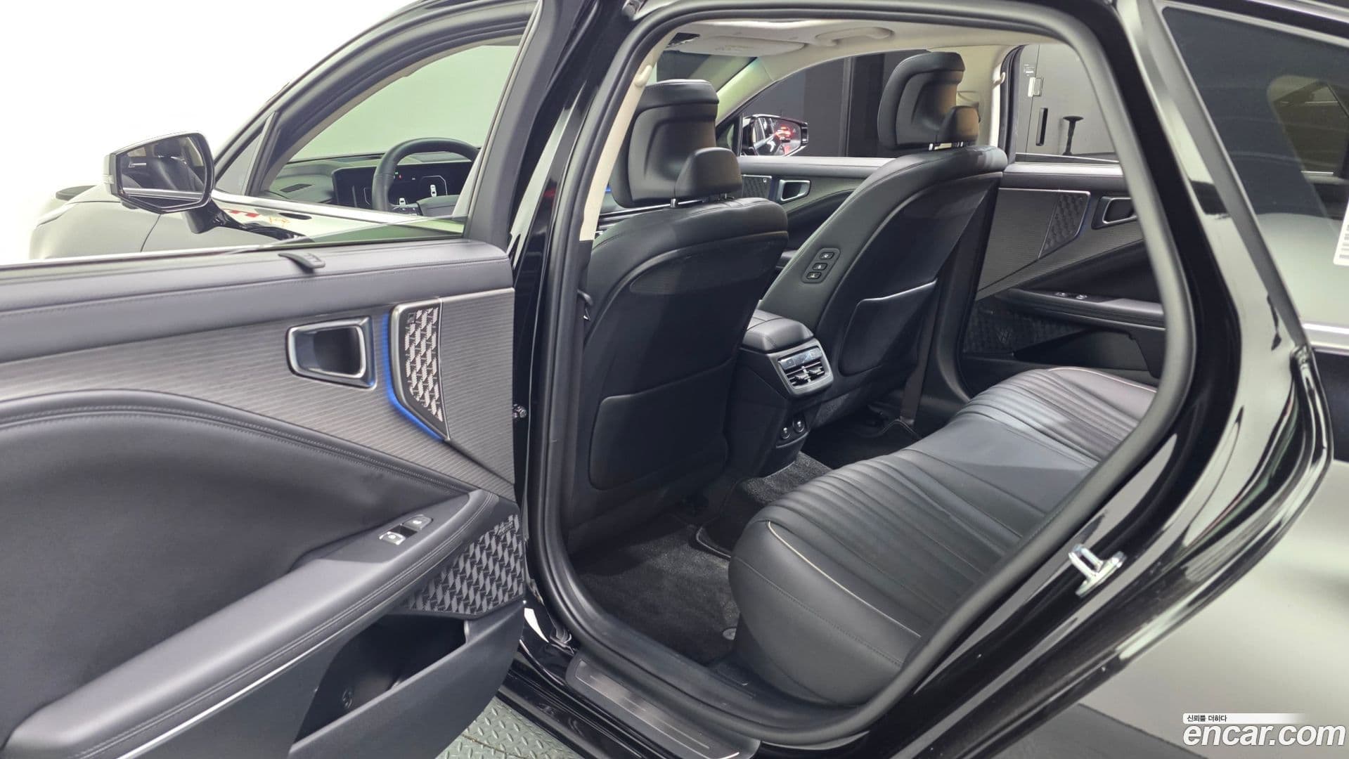 Main__Slider__Photo:K8 Kia 2025.2-25
