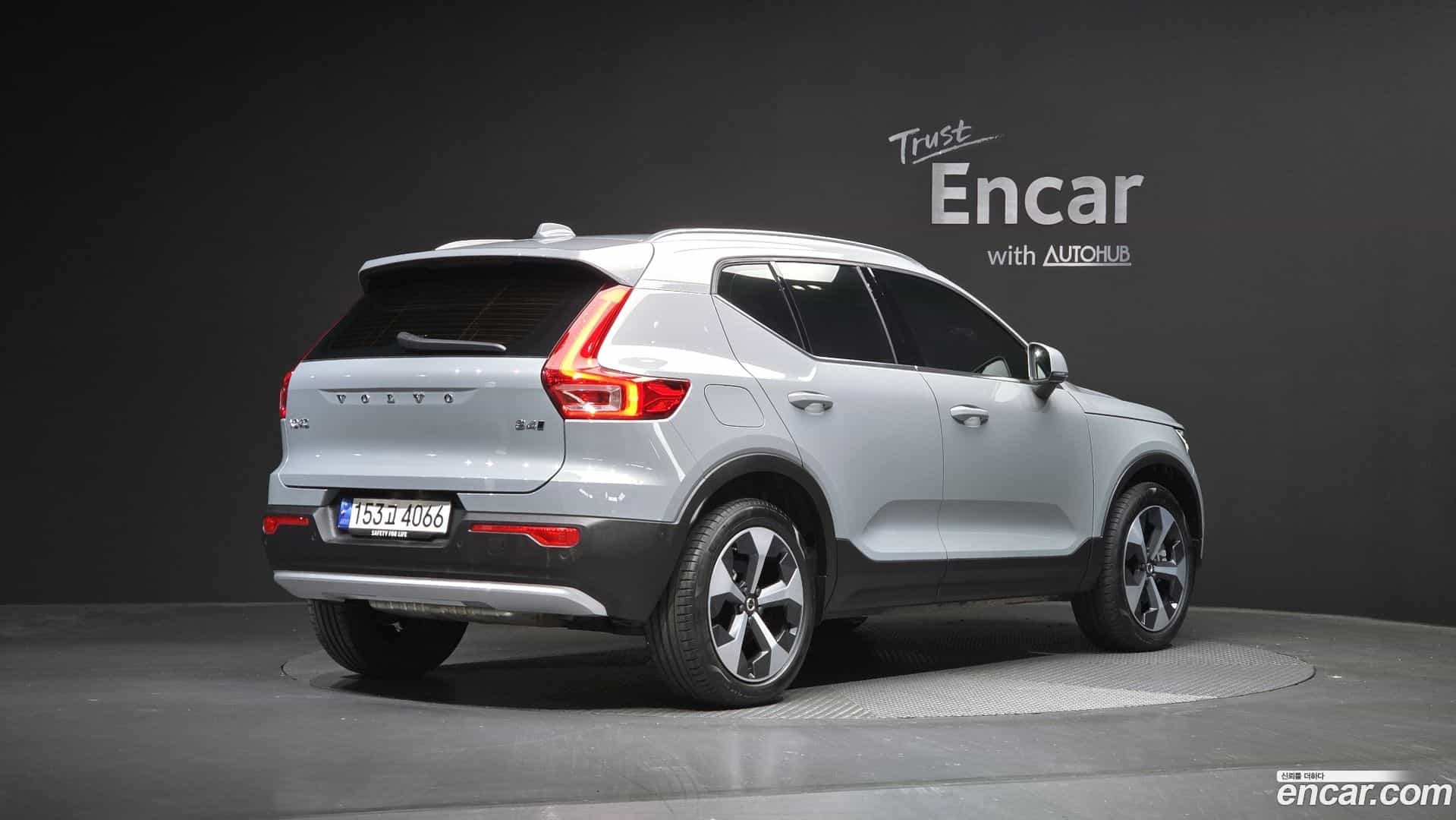 XC40 Volvo 2024.0-OUTER-002