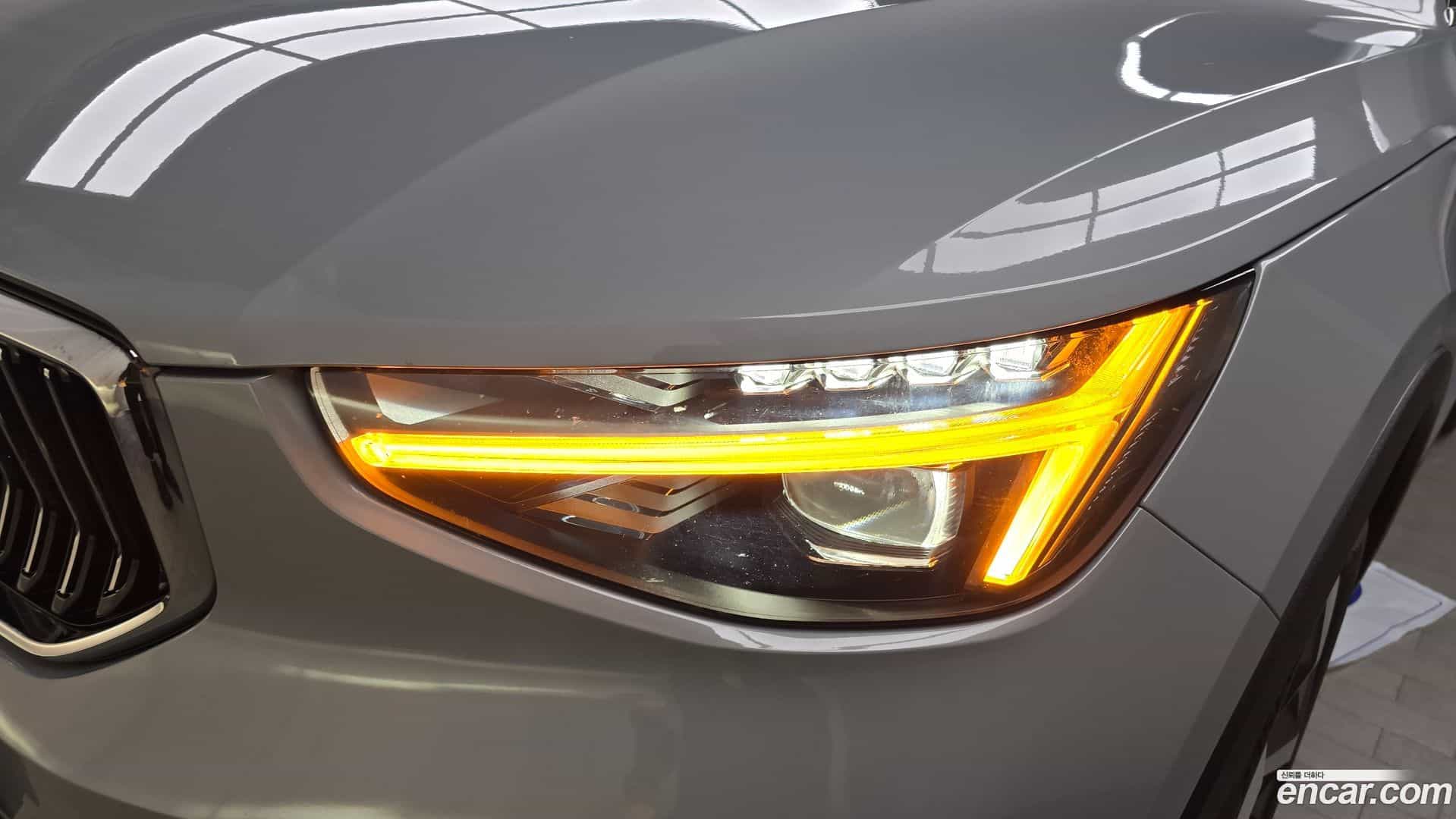 XC40 Volvo 2024.0-OUTER-032