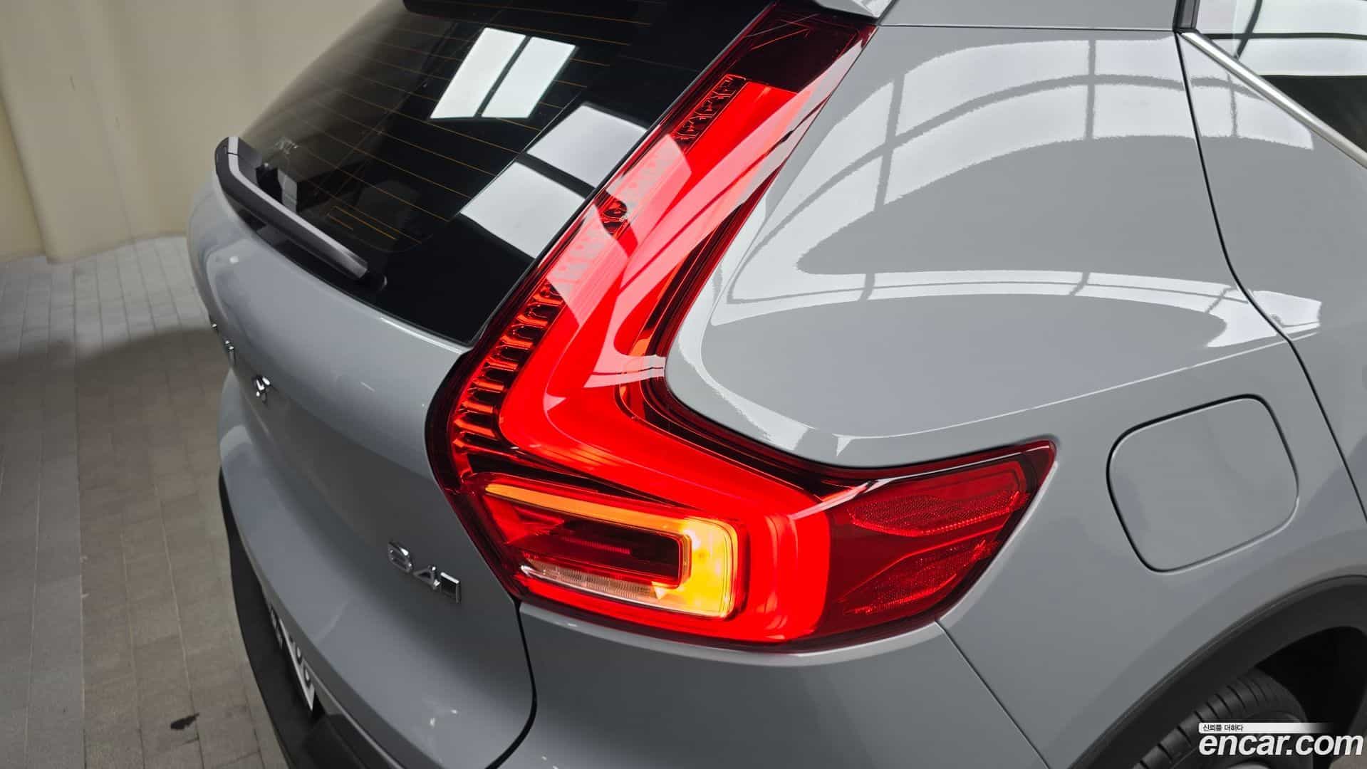 XC40 Volvo 2024.0-OUTER-033