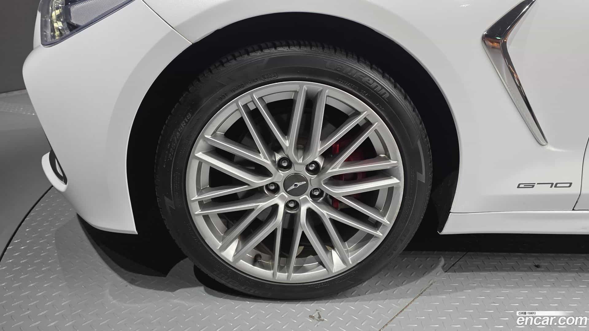 G70 Genesis 2018.10-OUTER-005