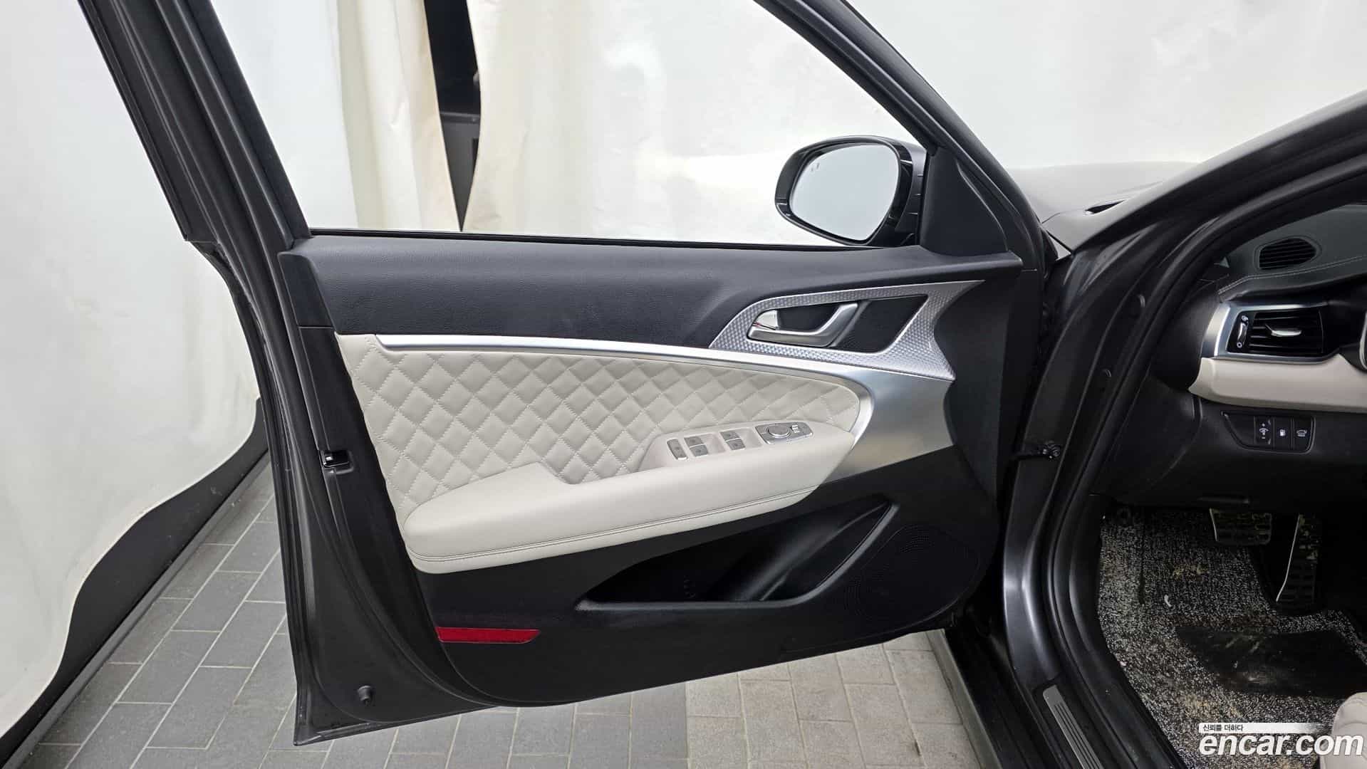 G70 Genesis 2021.1-INNER-034