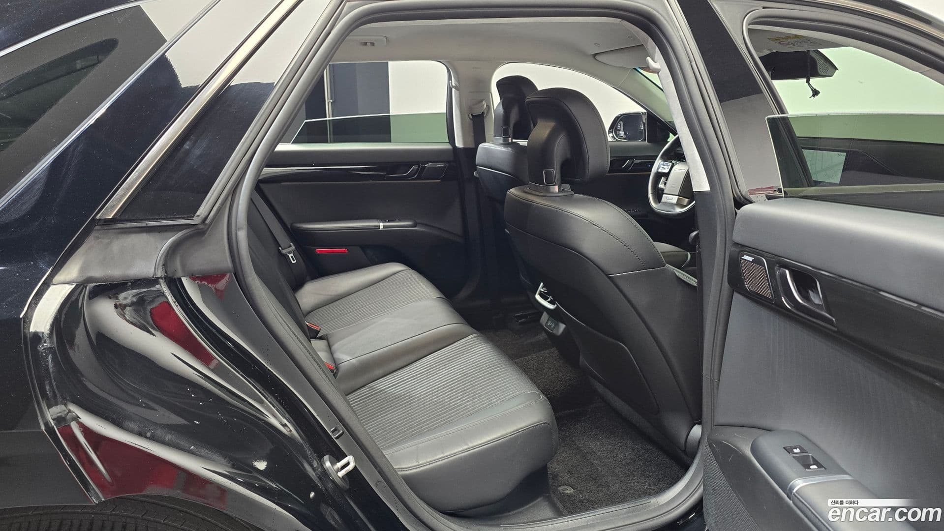 Main__Slider__Photo:Grandeur Hyundai 2023.4-10