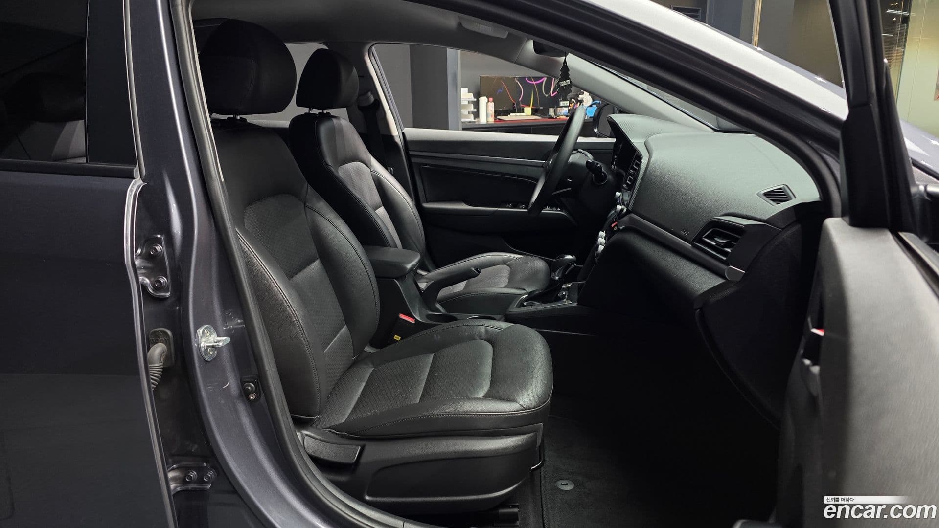 Main__Slider__Photo:AVANTE Hyundai 2019.5-10