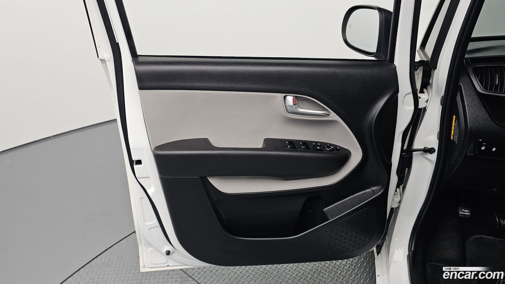 Main__Slider__Photo:RAY Kia 2024.10-23