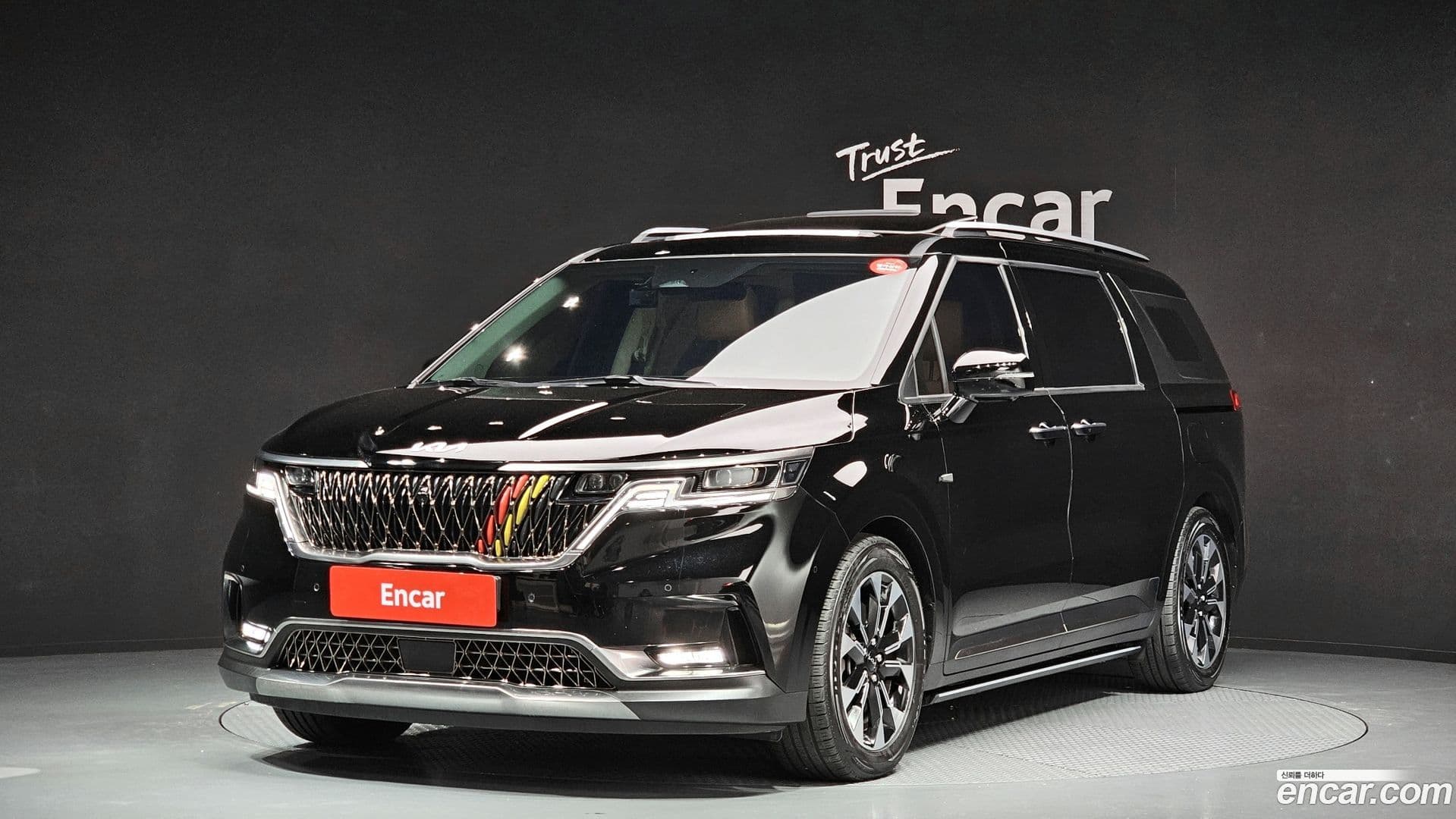Main__Slider__Photo:Canival Kia 2023.1-0