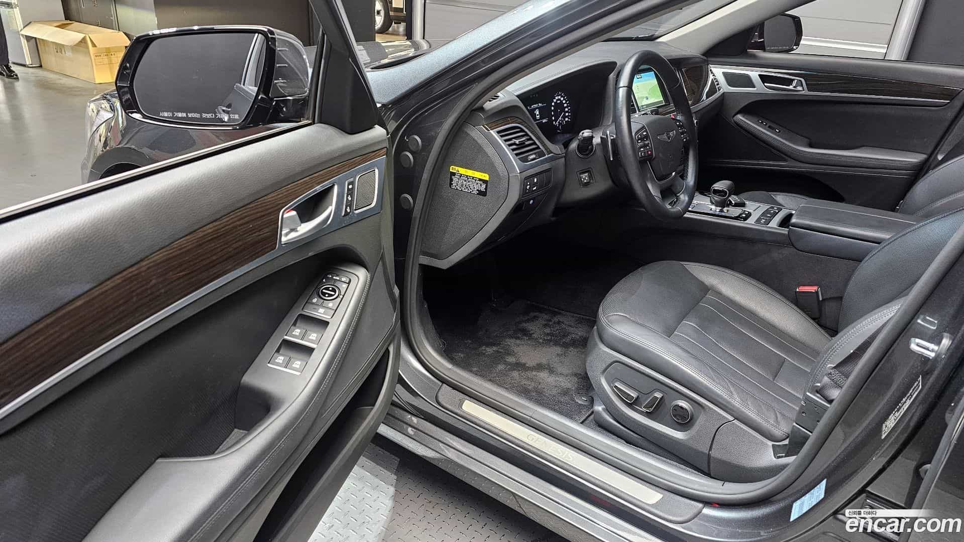 G80 Genesis 2017.0-INNER-010
