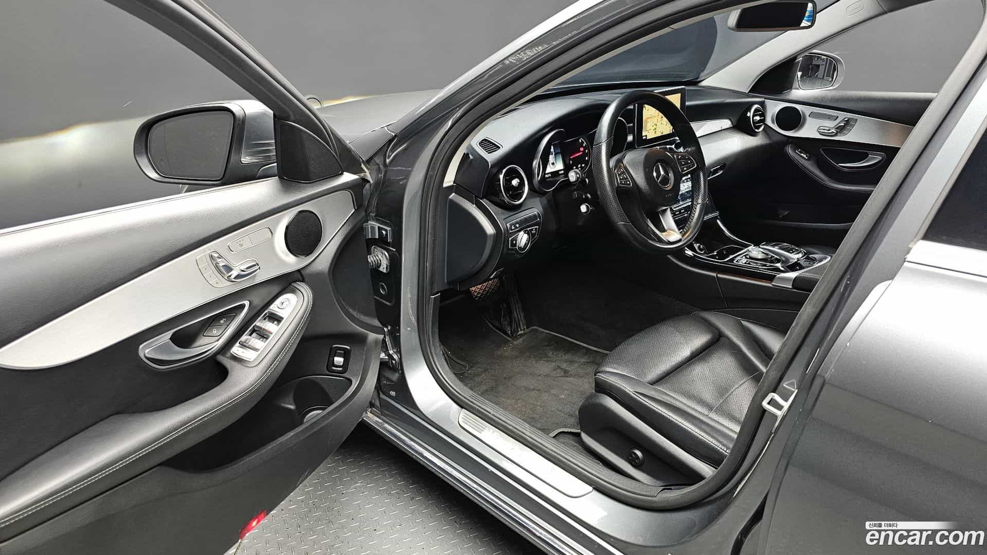 C-Class Mercedes-Benz 2017.11-INNER-010