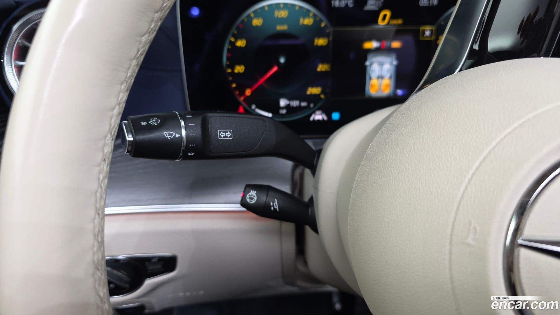 Main__Slider__Photo:E-Class Mercedes-Benz 2021.4-30