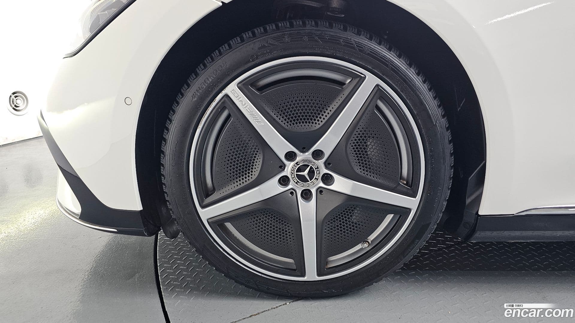 Main__Slider__Photo:EQE Mercedes-Benz 2023.2-4