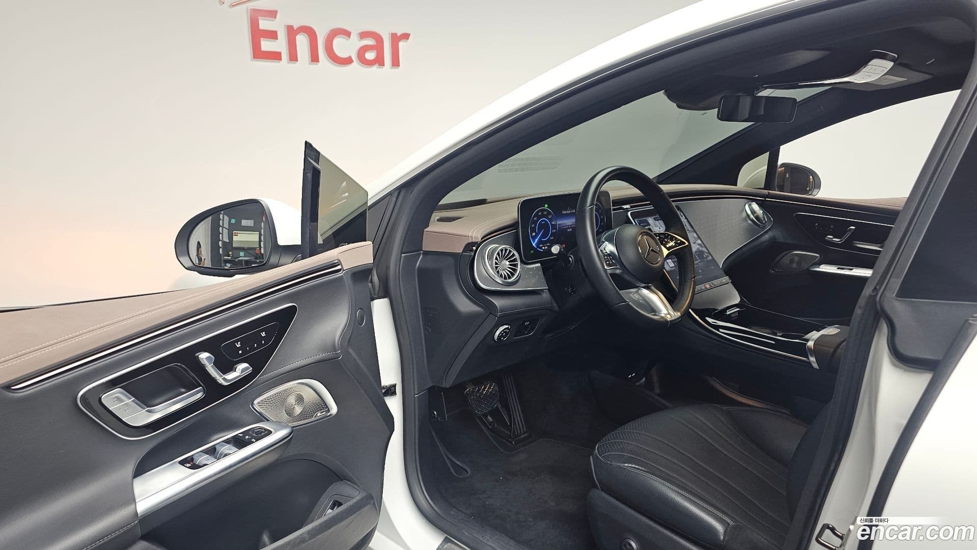 Main__Slider__Photo:EQE Mercedes-Benz 2023.2-9