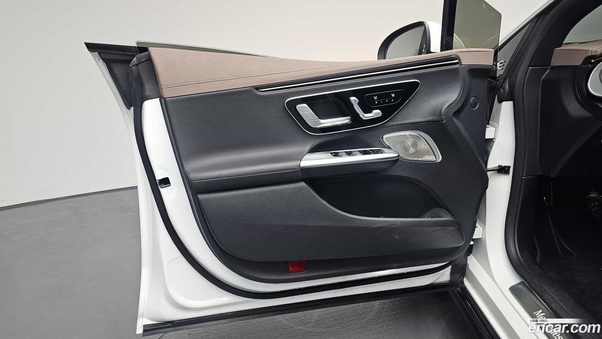 EQE Mercedes-Benz 2023.2-INNER-034