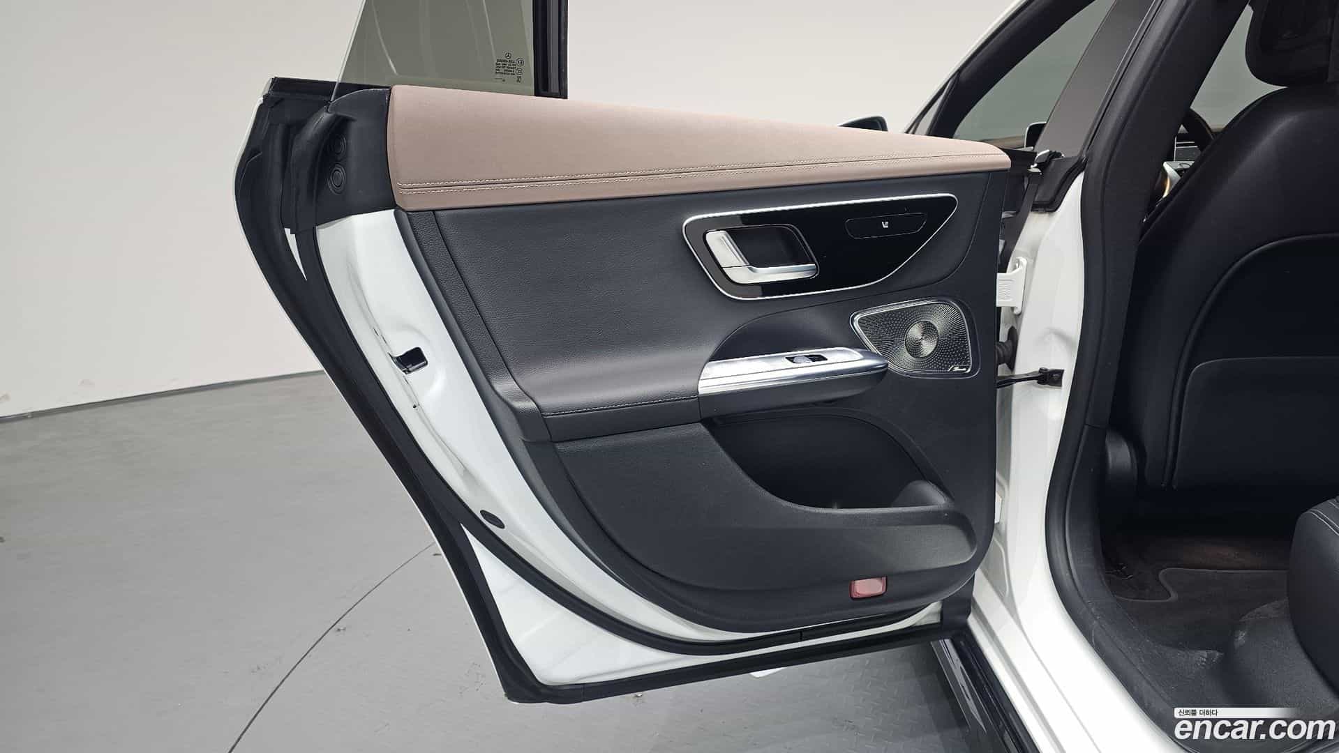EQE Mercedes-Benz 2023.2-INNER-035