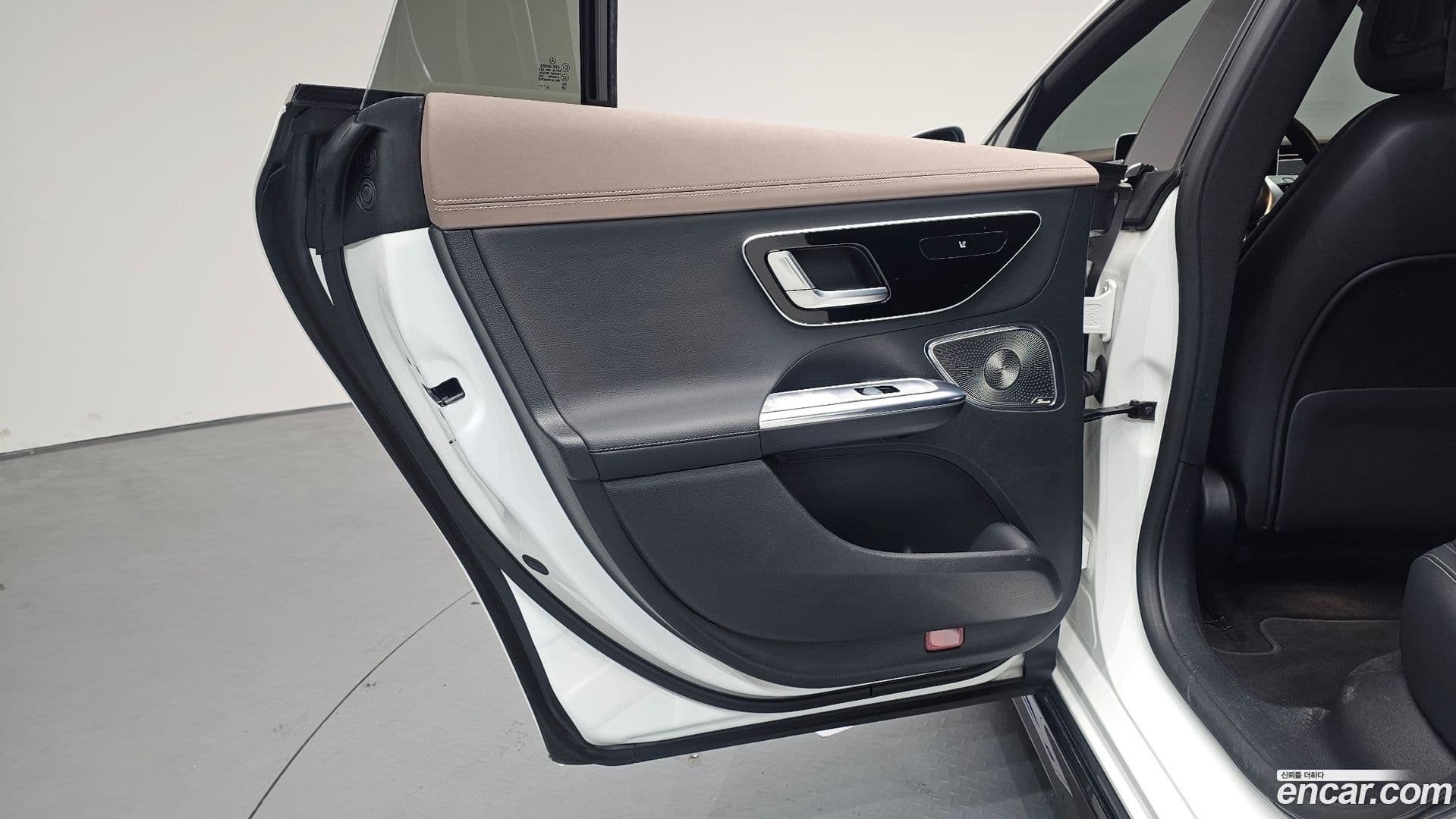 Main__Slider__Photo:EQE Mercedes-Benz 2023.2-24