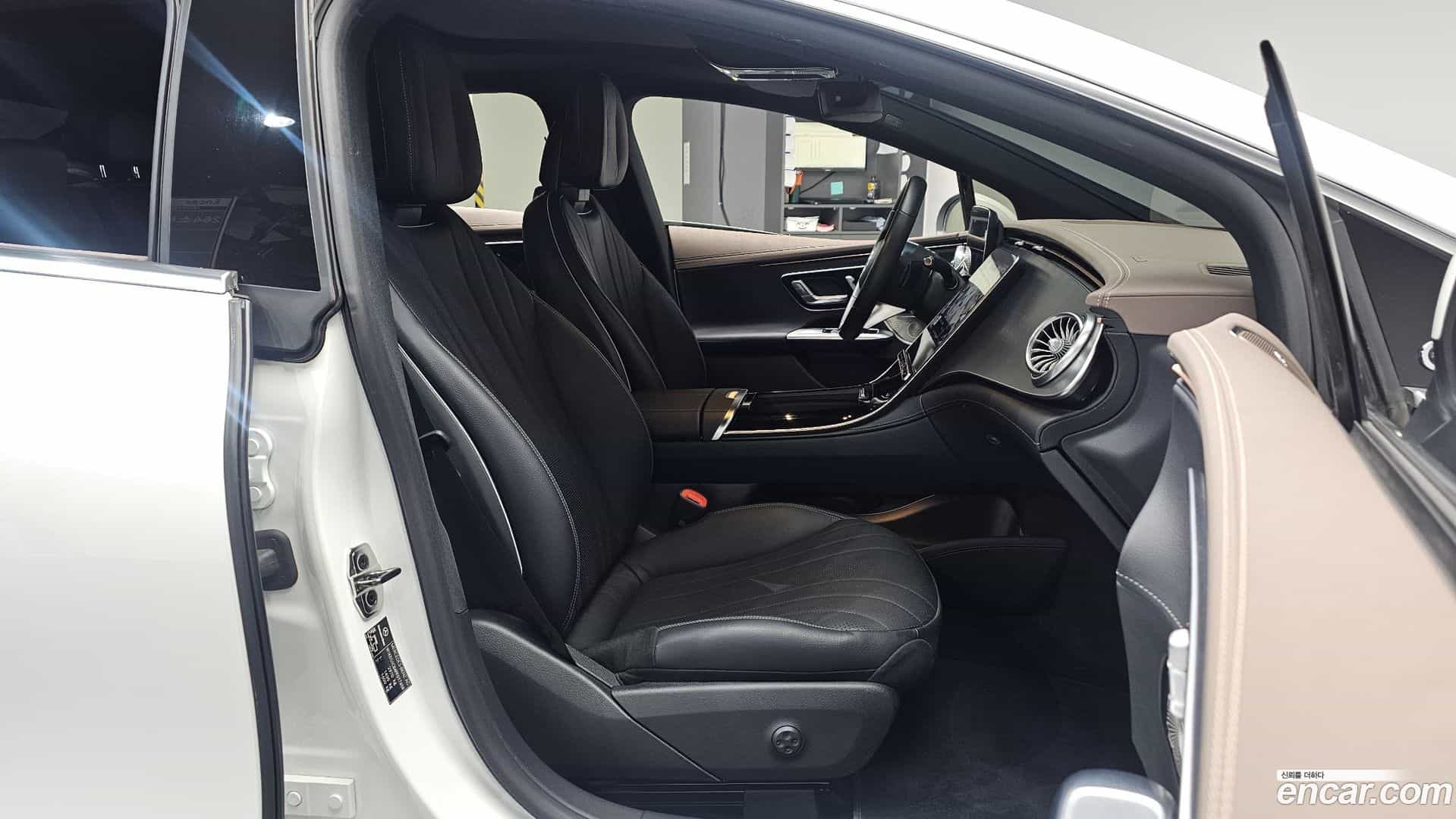 EQE Mercedes-Benz 2023.2-INNER-036