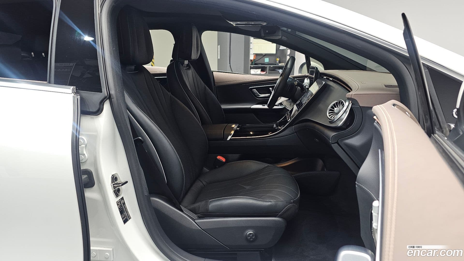 Main__Slider__Photo:EQE Mercedes-Benz 2023.2-25
