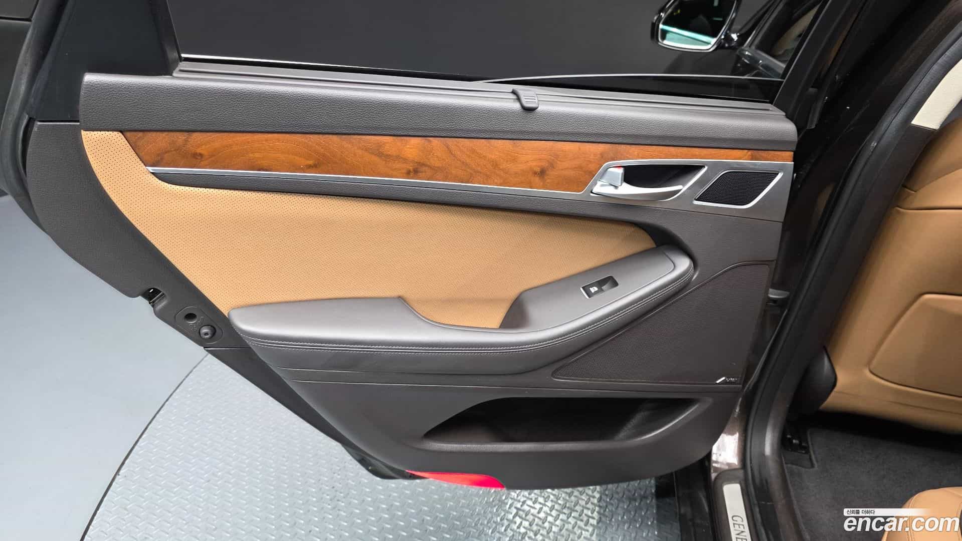Genesis Hyundai 2014.6-INNER-035