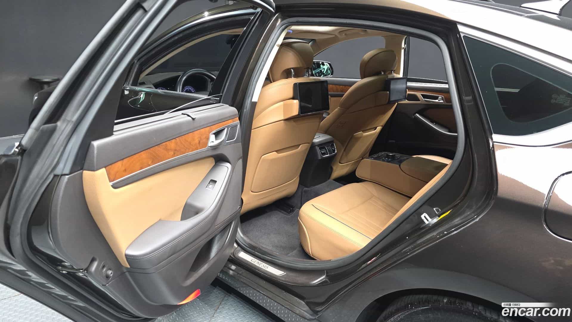 Genesis Hyundai 2014.6-INNER-036