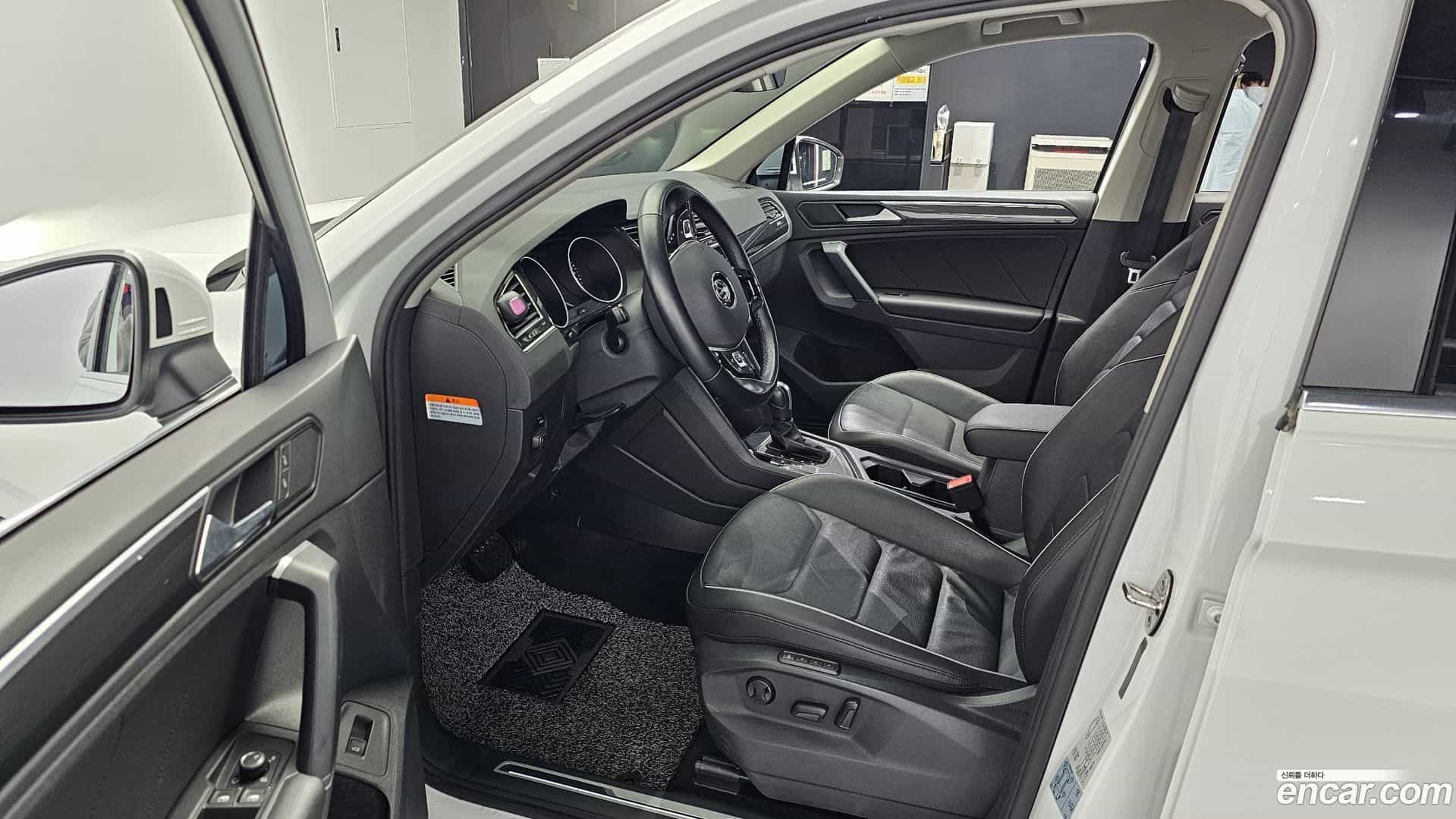 Tiguan Volkswagen 2020.2-INNER-010