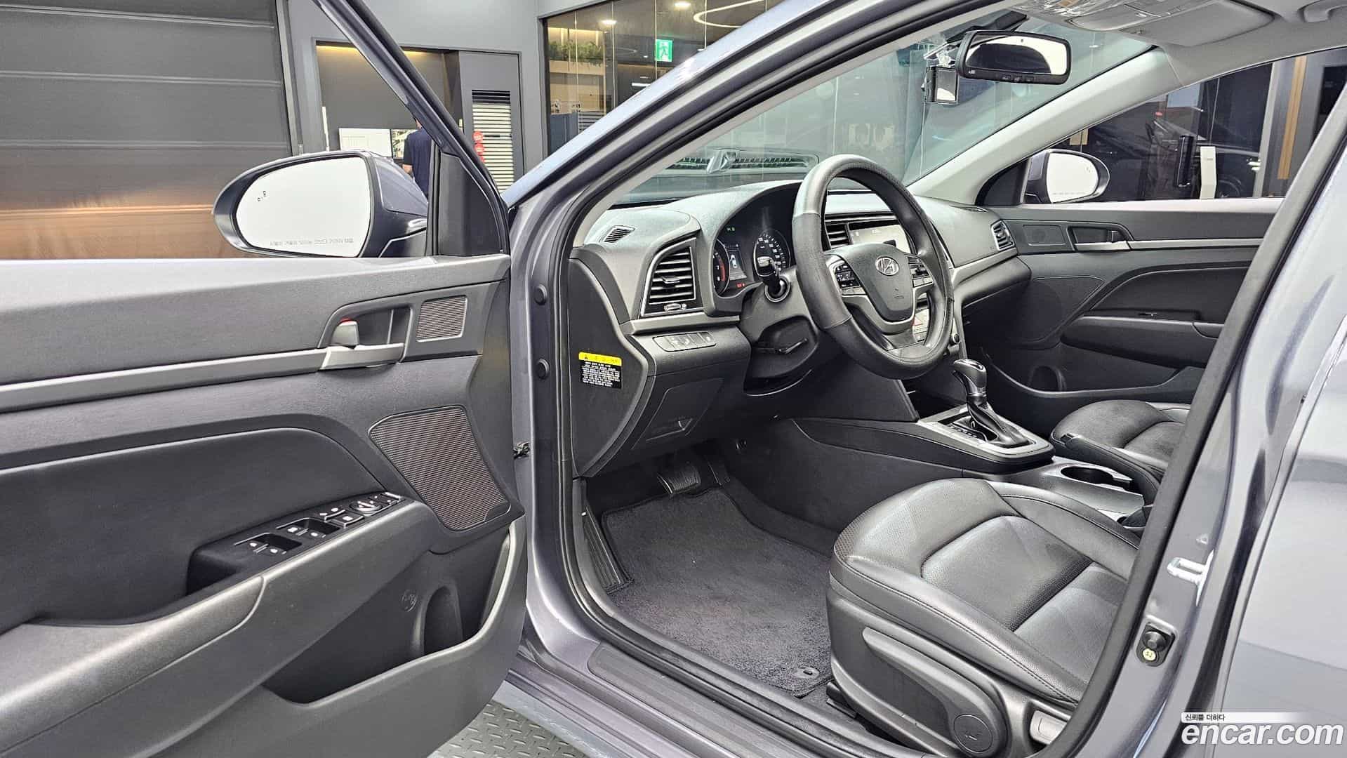 AVANTE Hyundai 2018.7-INNER-010