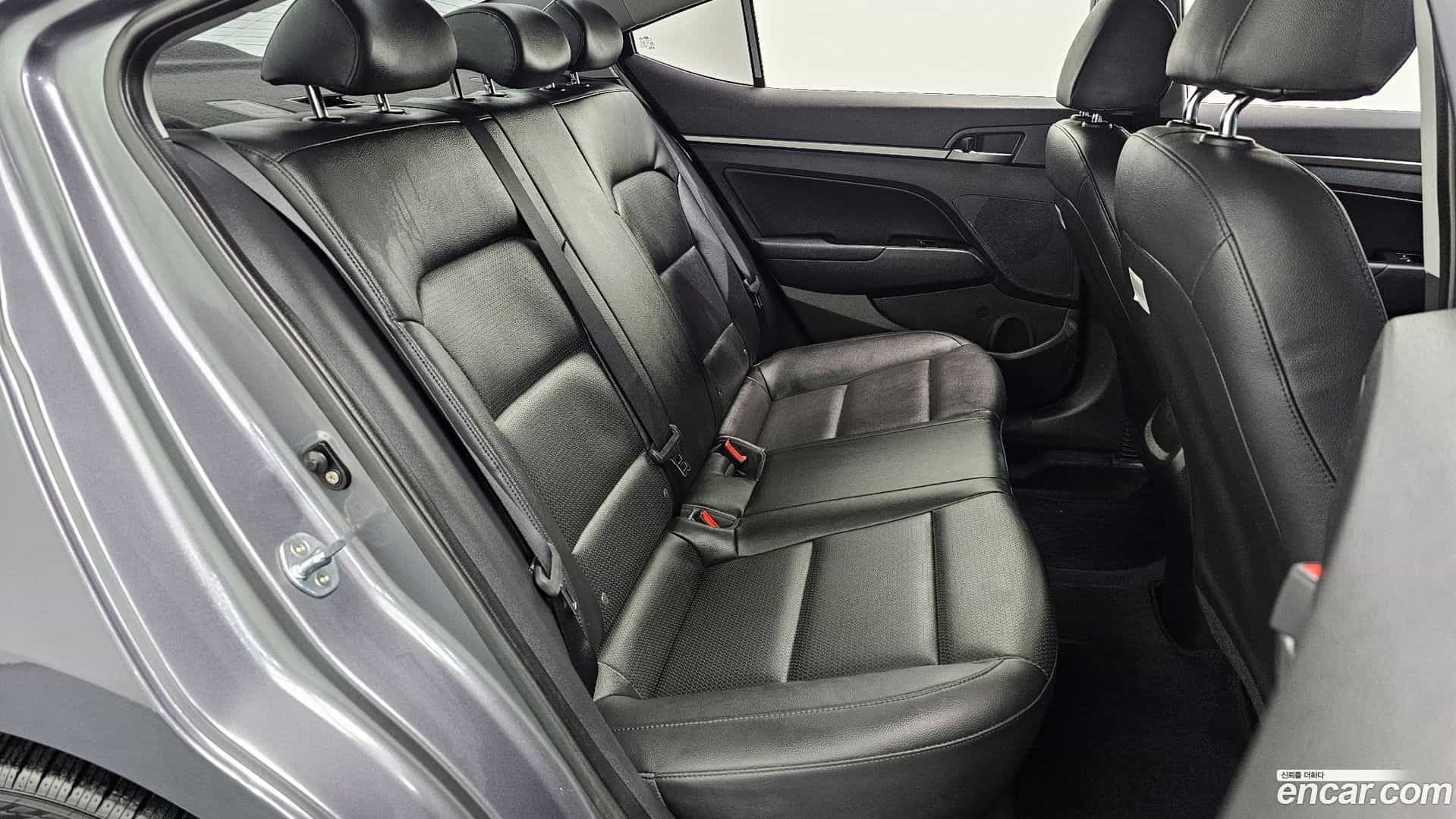 AVANTE Hyundai 2018.7-OPTION-015