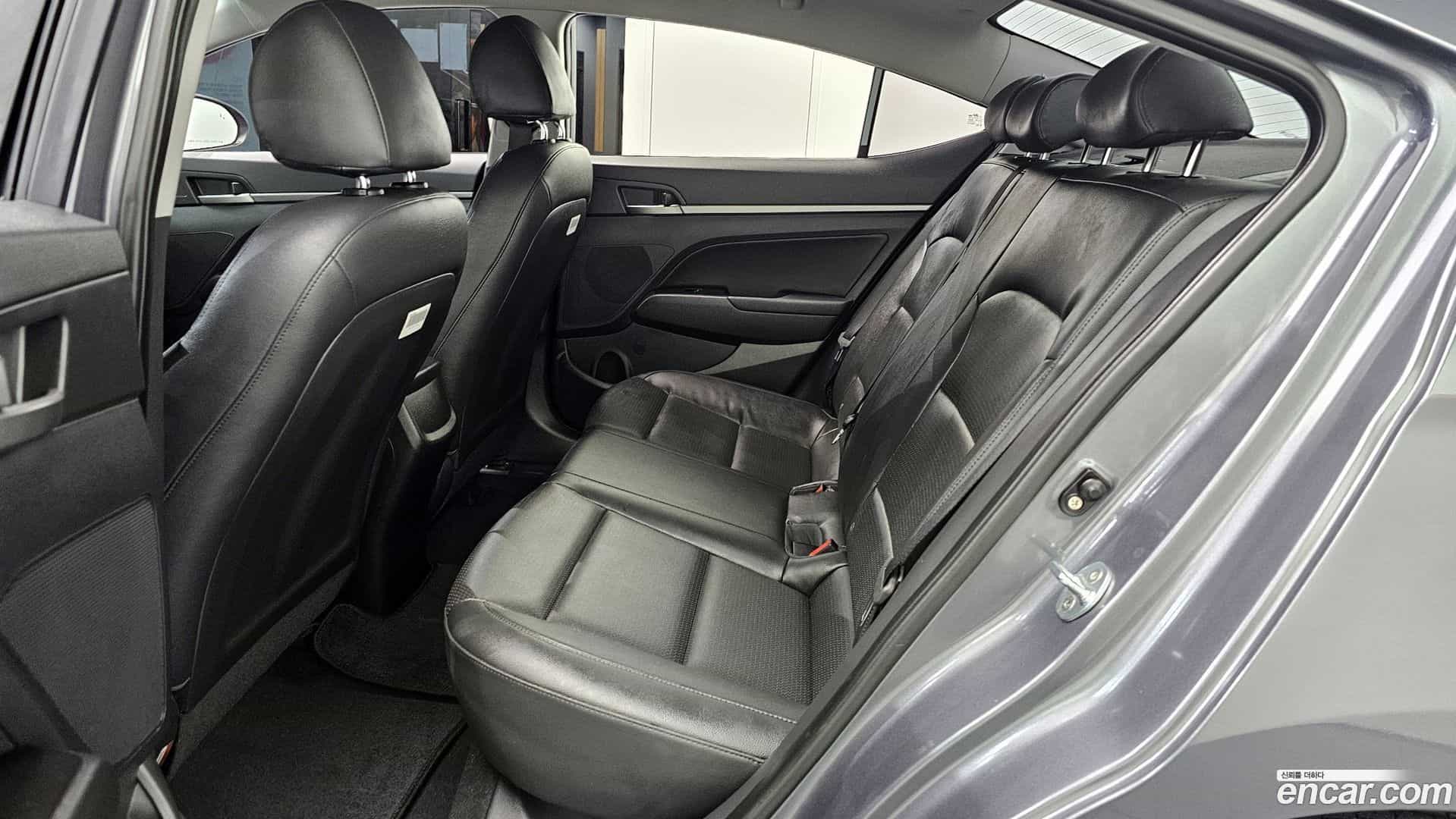 AVANTE Hyundai 2018.7-OPTION-016