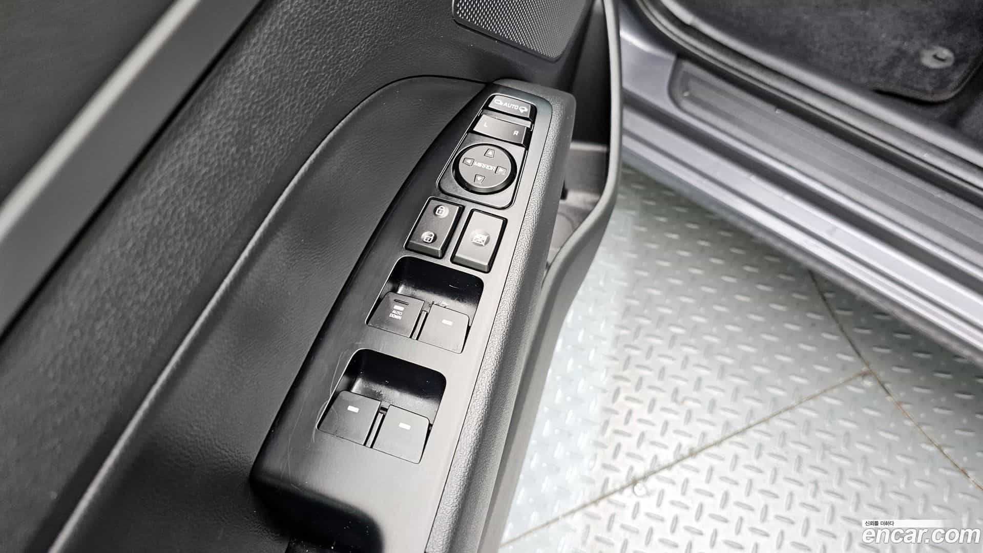 AVANTE Hyundai 2018.7-OPTION-021