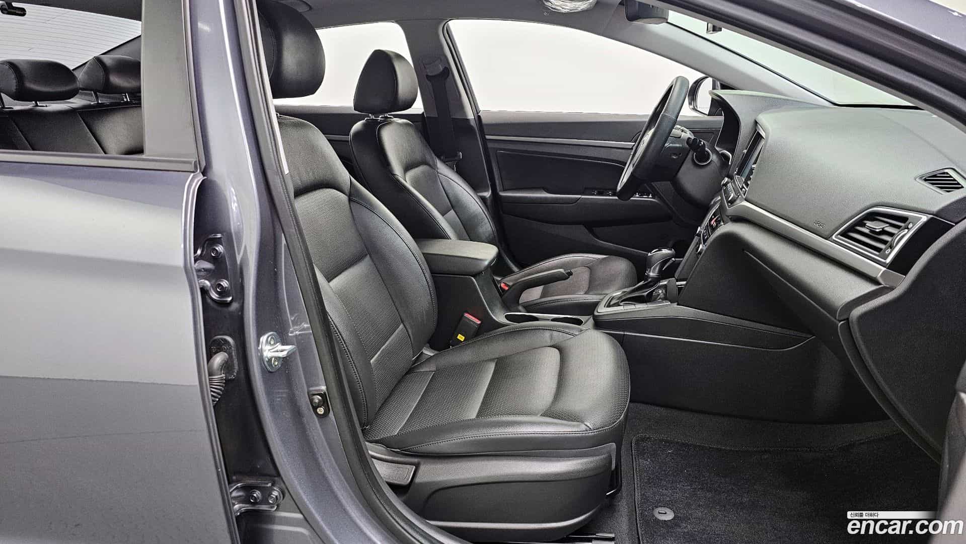 AVANTE Hyundai 2018.7-INNER-036