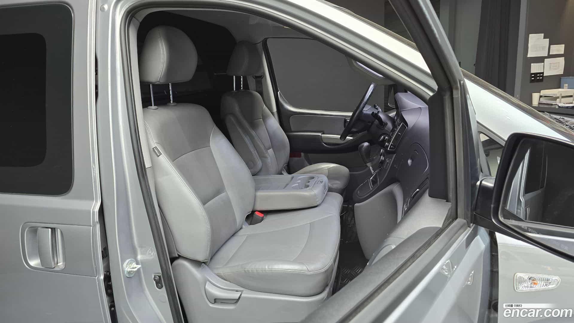 Starex Hyundai 2019.6-OPTION-015