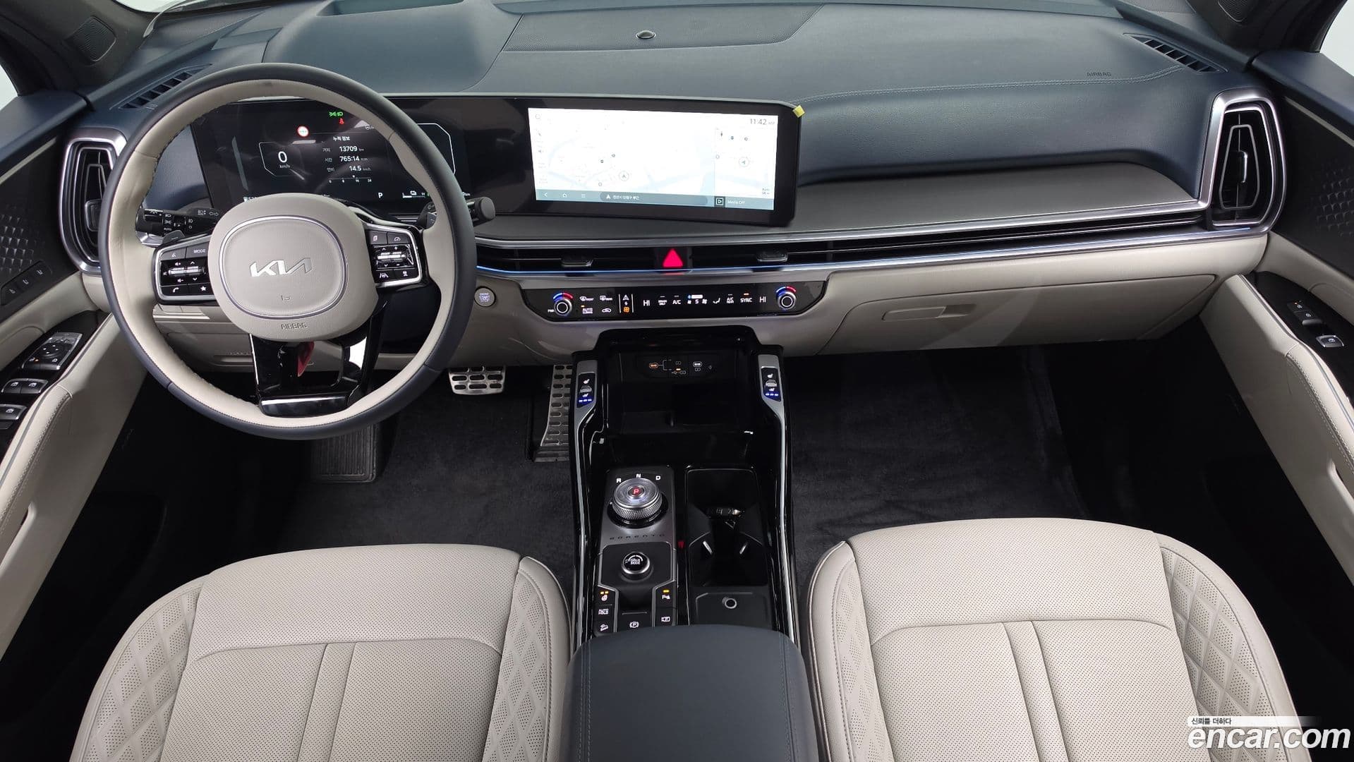 Main__Slider__Photo:Sorento Kia 2024.3-6