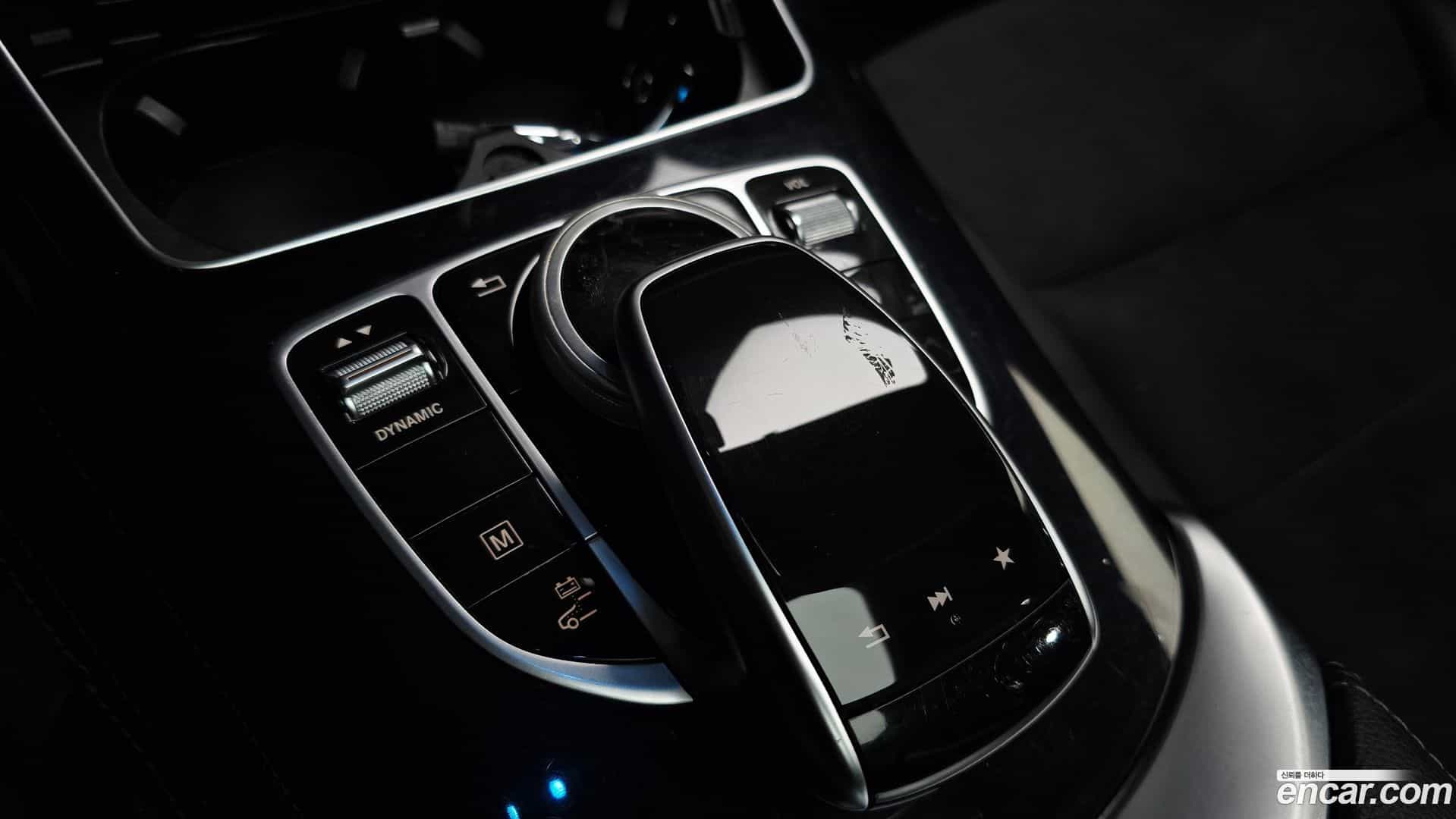 GLC-Class Mercedes-Benz 2018.11-OPTION-040
