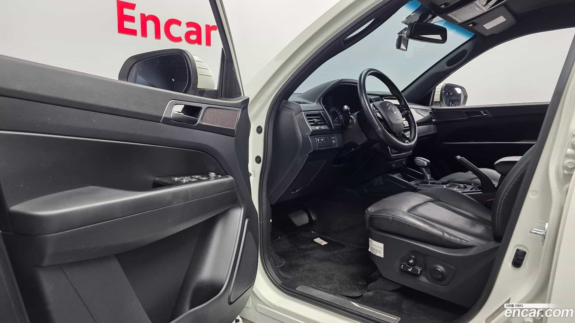 Rexton KG Mobility 2021.10-INNER-010