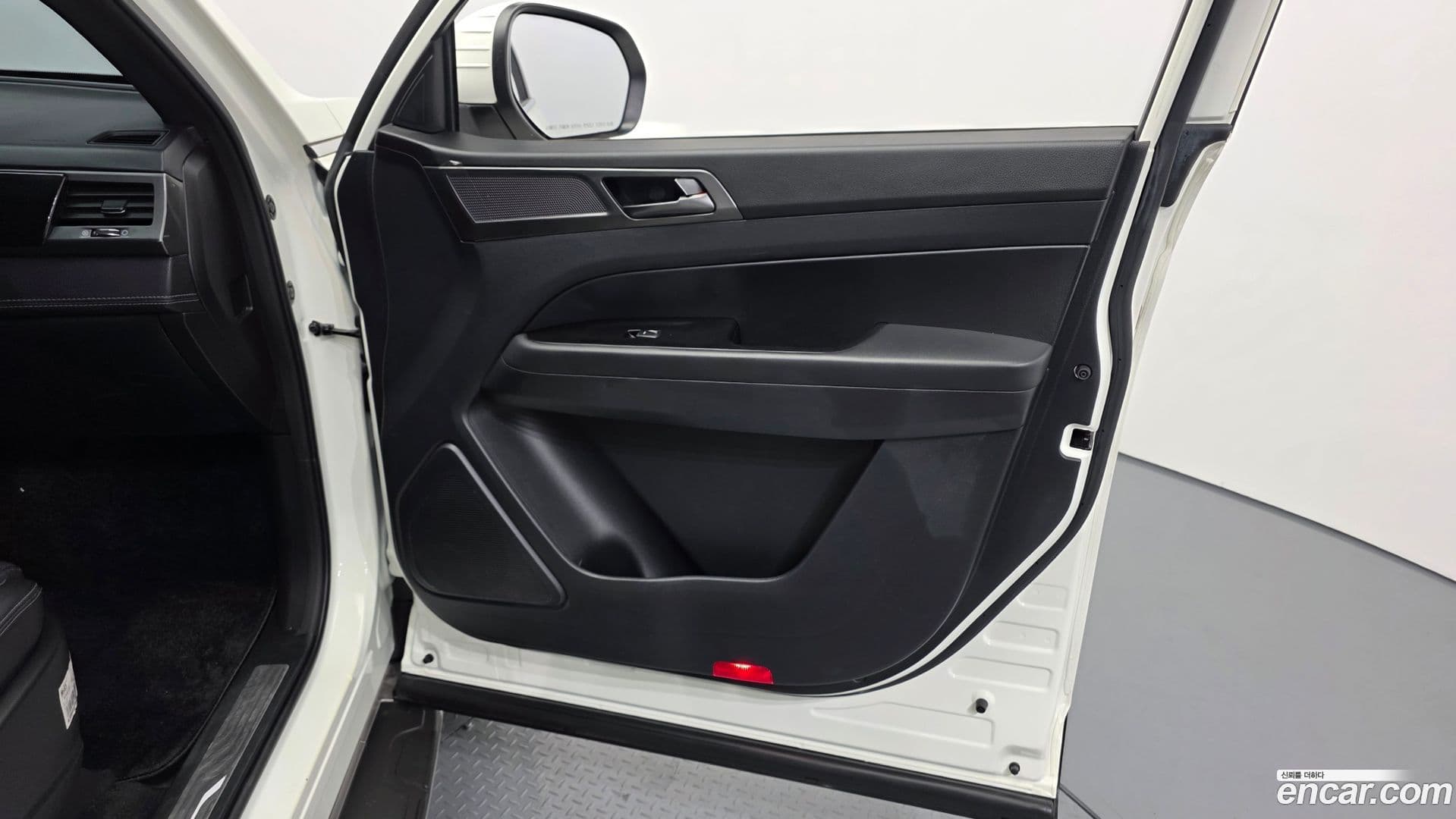 Main__Slider__Photo:Rexton KG Mobility 2021.10-23