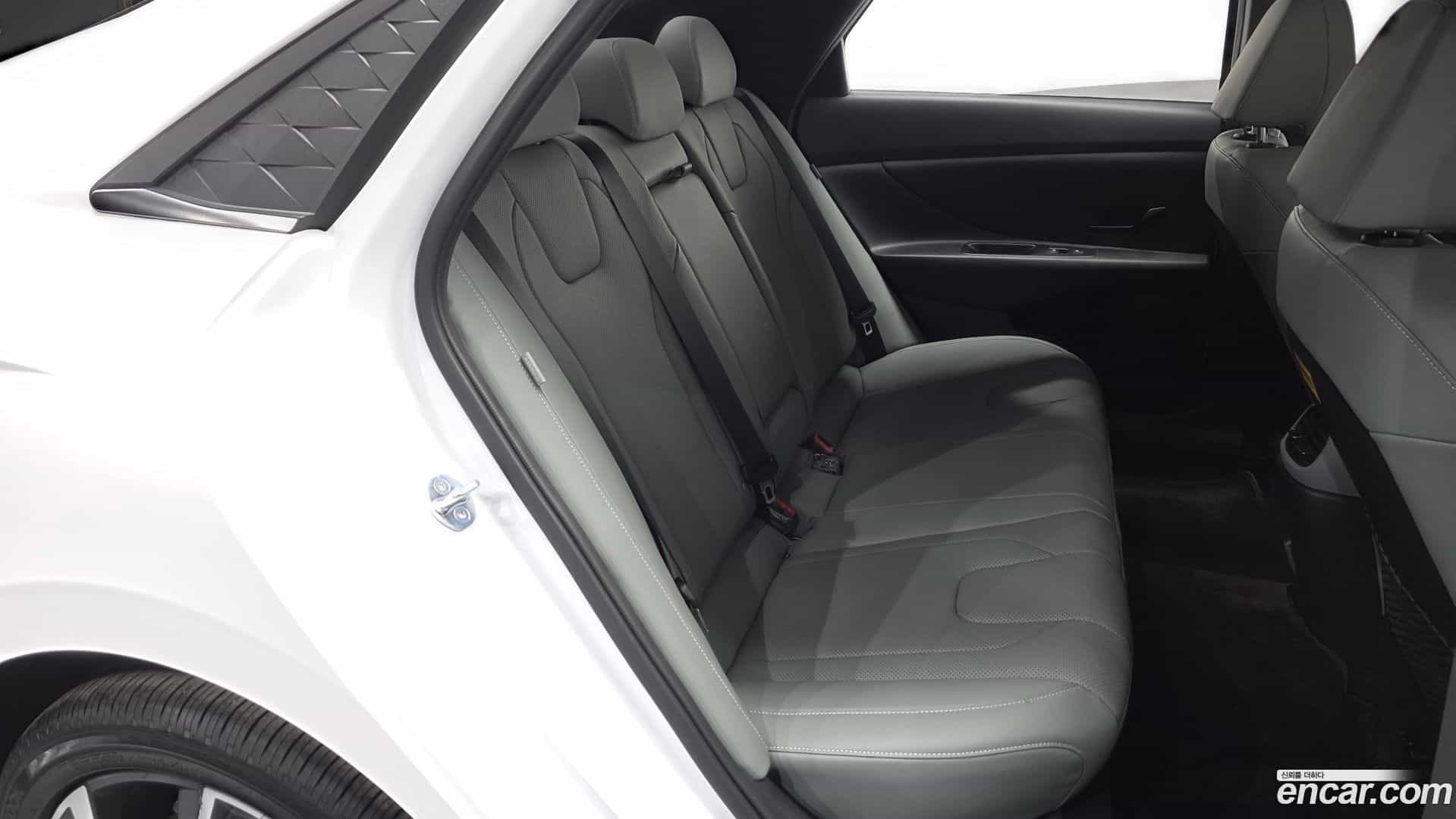 AVANTE Hyundai 2023.7-OPTION-015