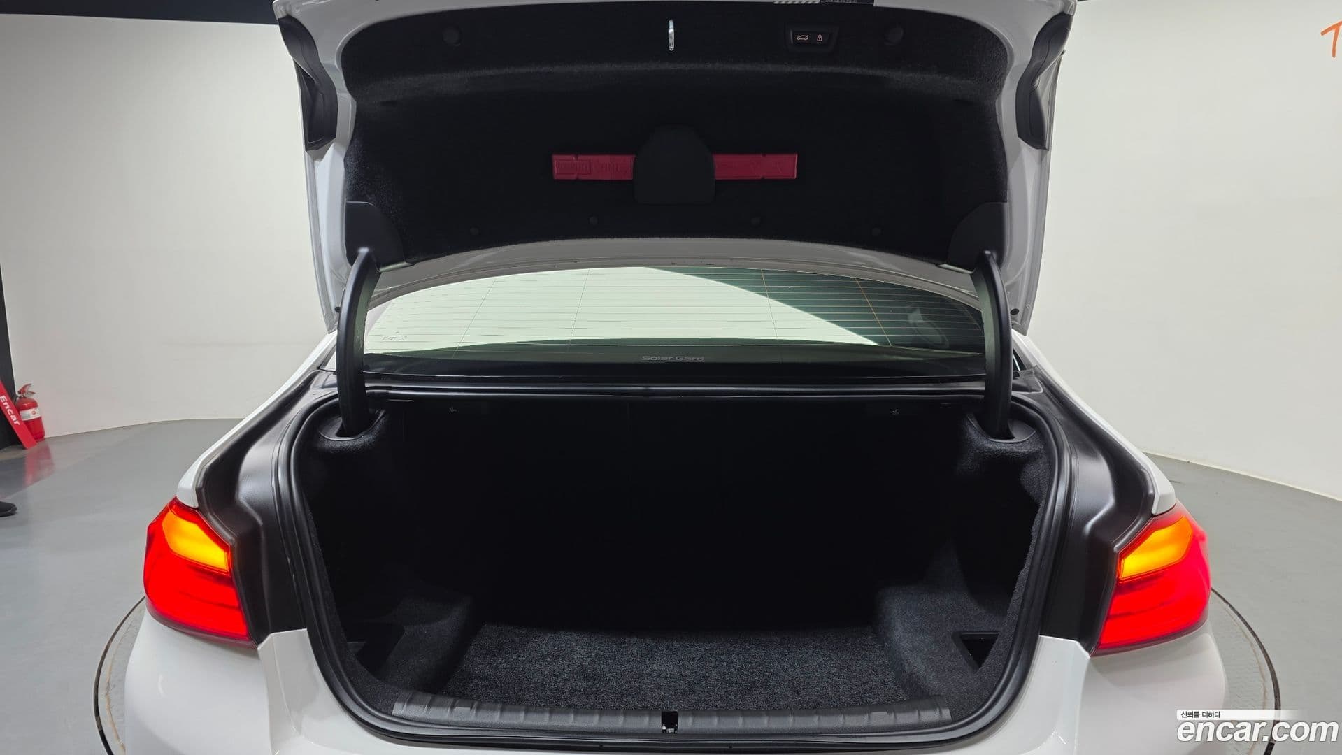 Main__Slider__Photo:5-Series BMW 2017.10-17