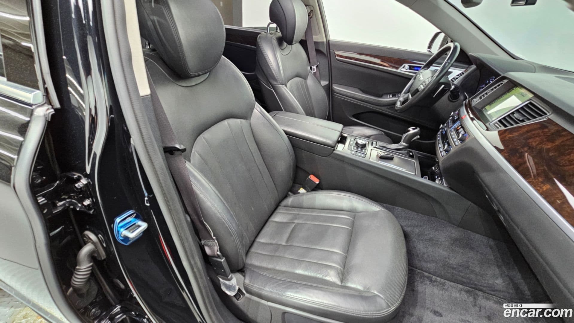 Main__Slider__Photo:Genesis Hyundai 2016.3-18