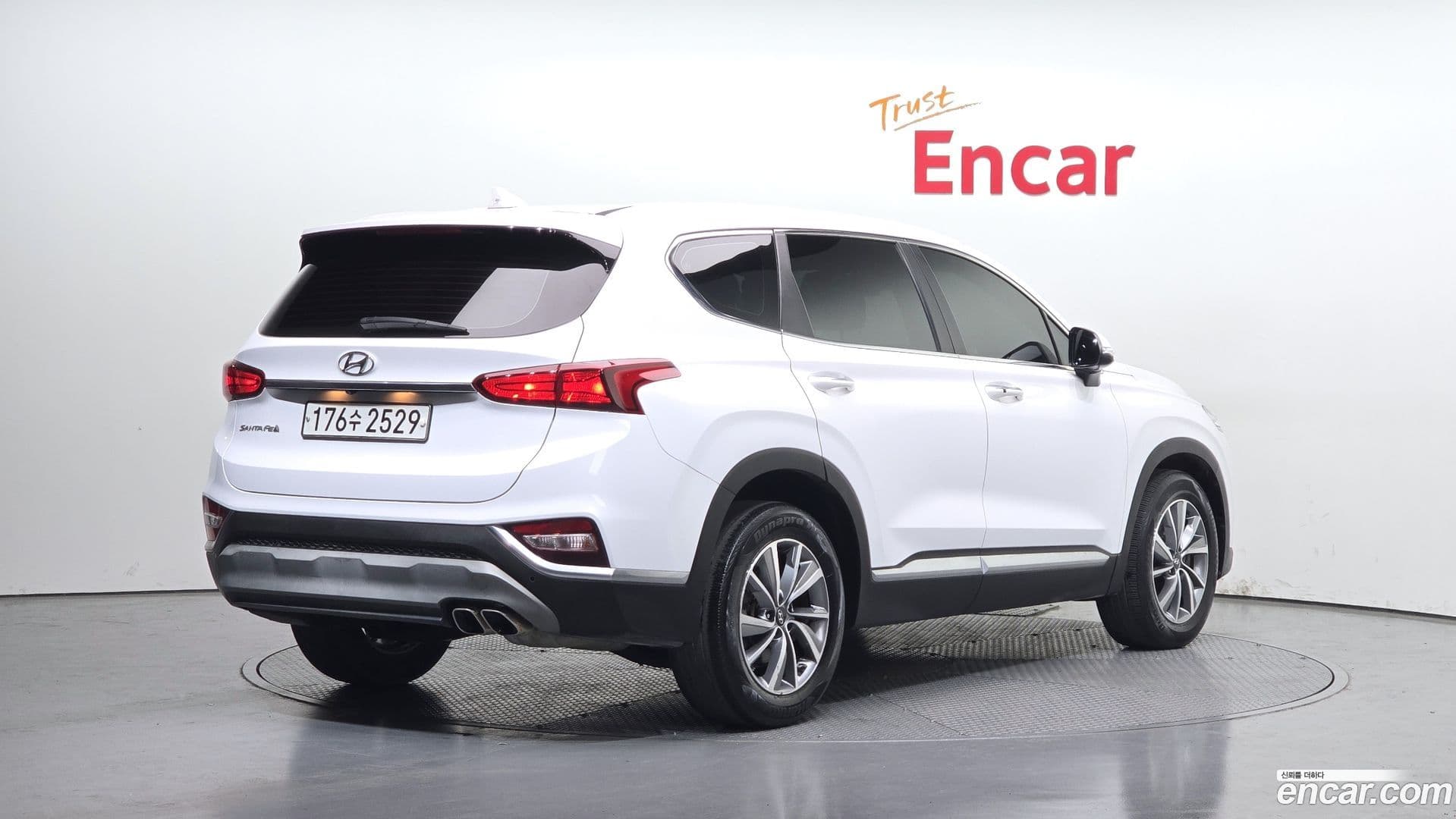 Main__Slider__Photo:Santafe Hyundai 2020.2-1