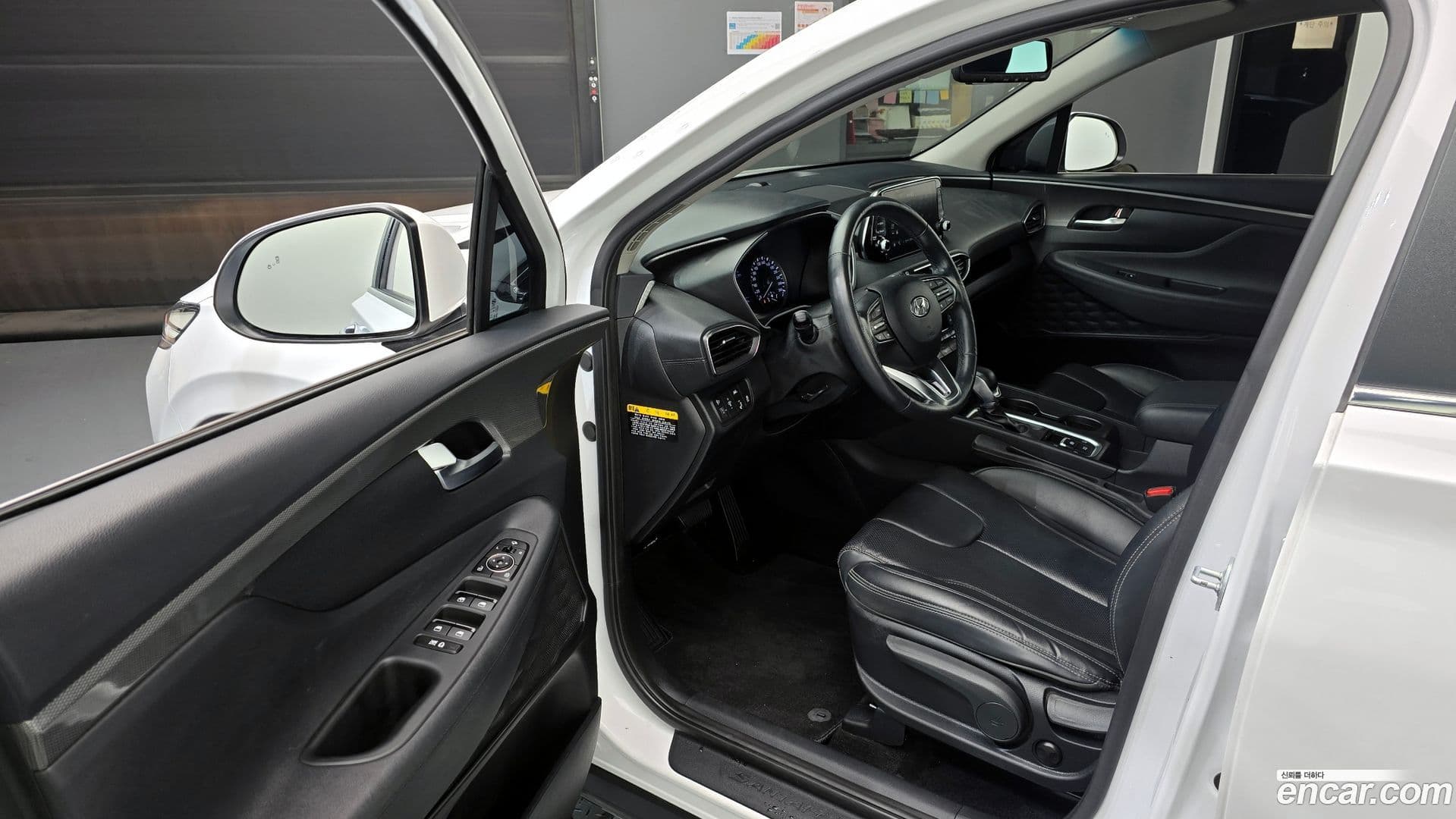 Main__Slider__Photo:Santafe Hyundai 2020.2-9