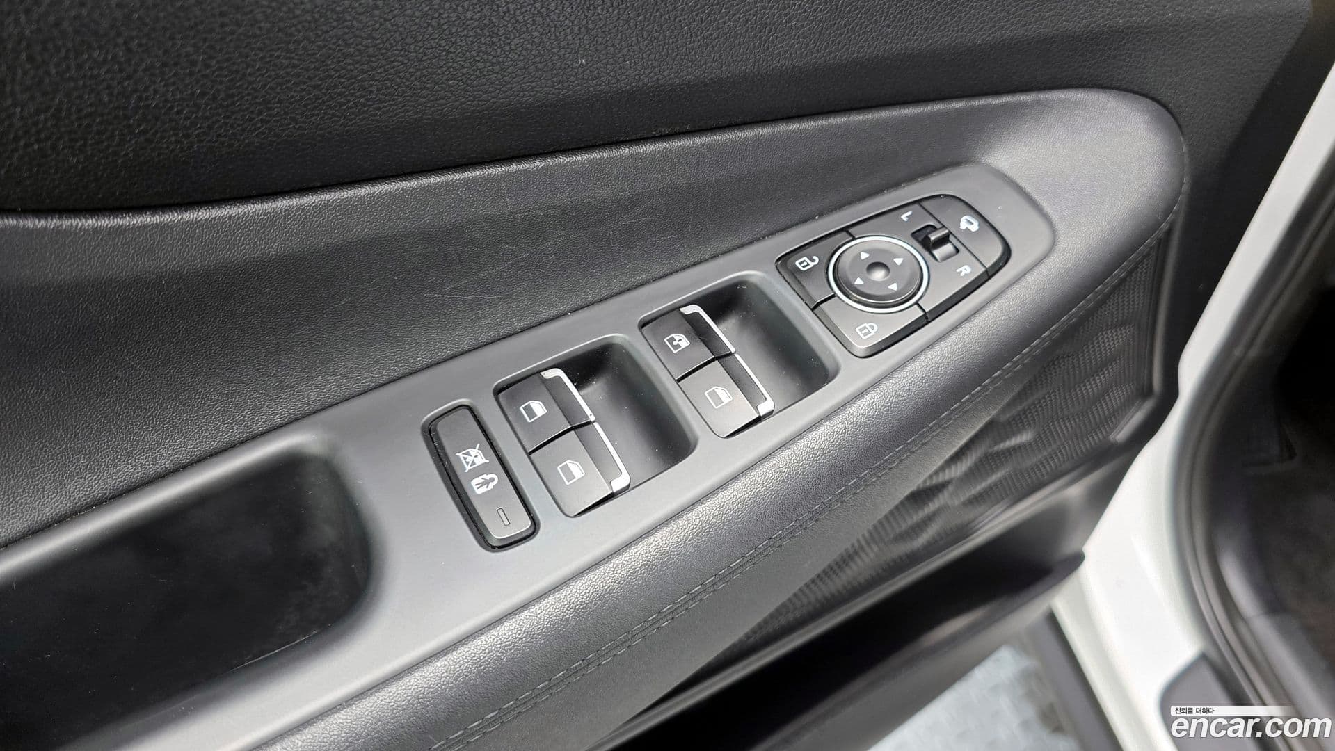 Main__Slider__Photo:Santafe Hyundai 2020.2-12