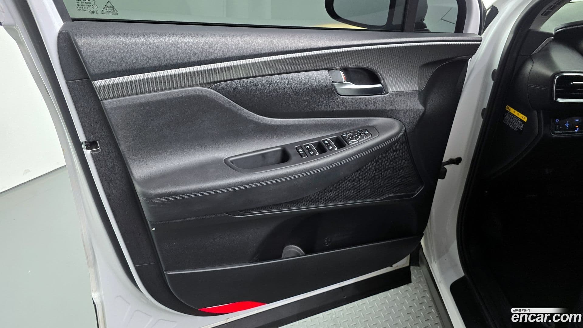 Main__Slider__Photo:Santafe Hyundai 2020.2-23