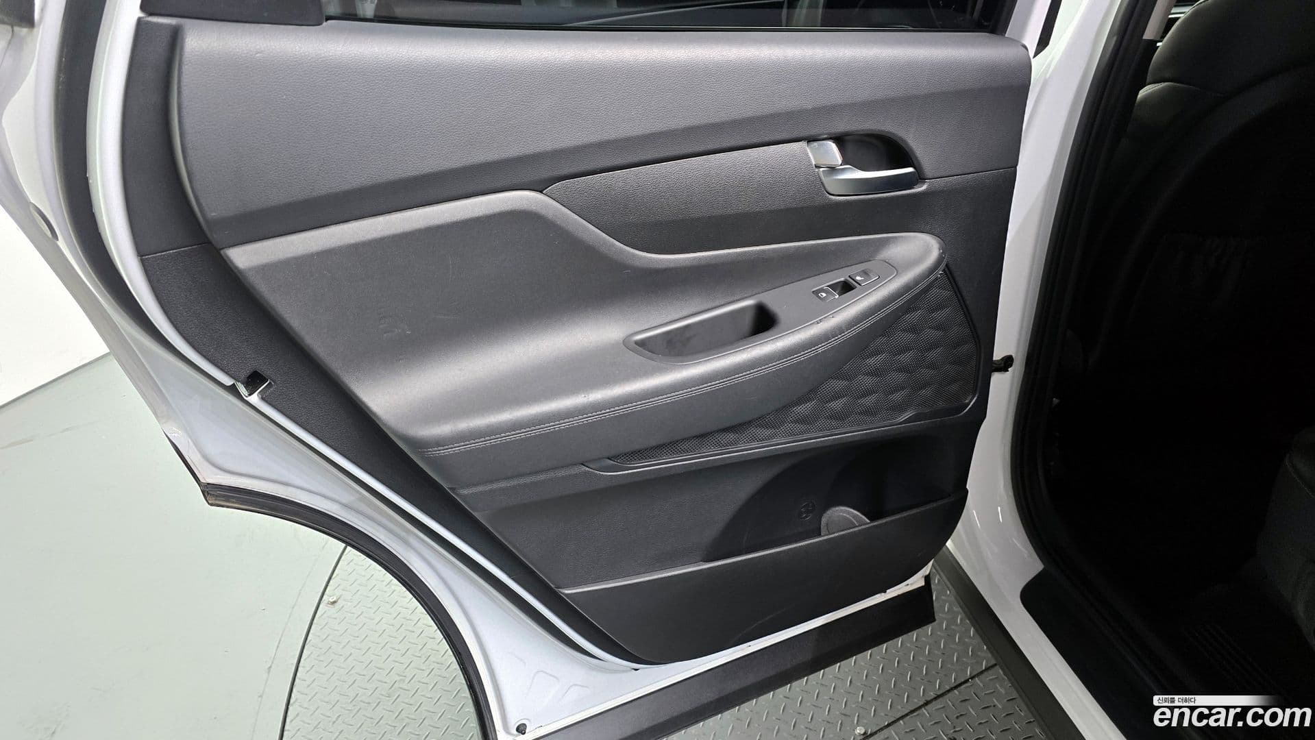 Main__Slider__Photo:Santafe Hyundai 2020.2-24