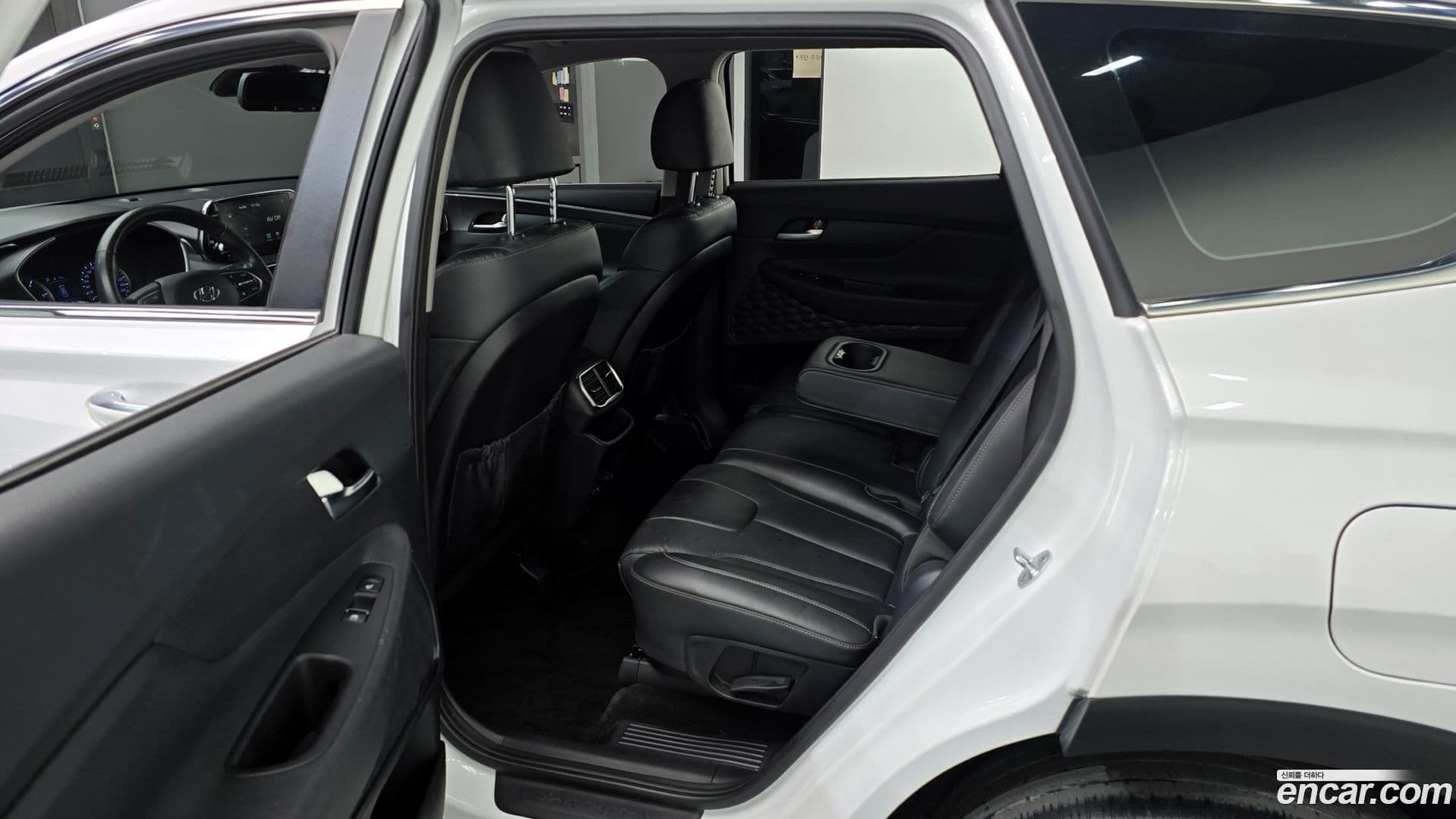 Main__Slider__Photo:Santafe Hyundai 2020.2-25