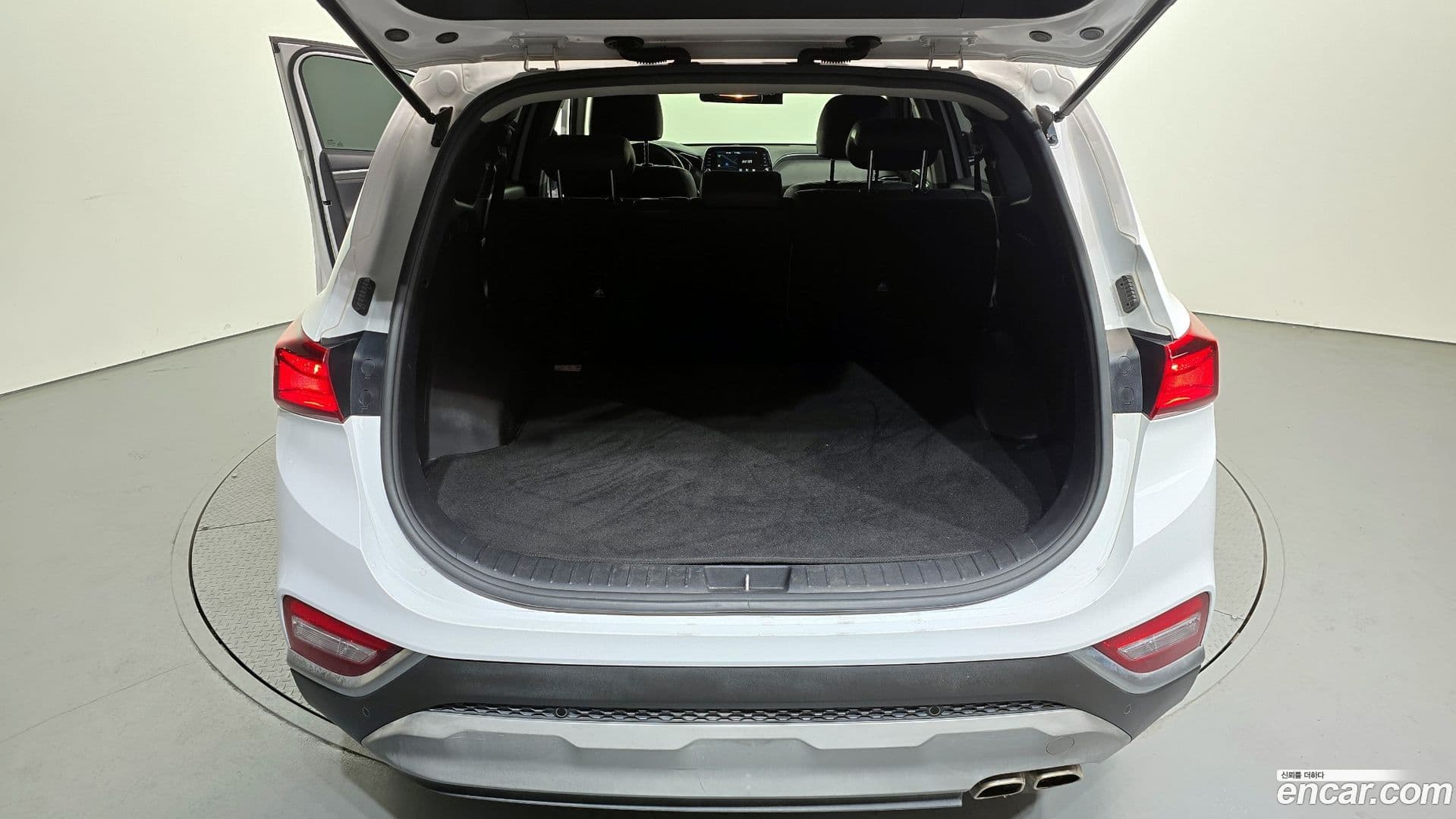 Main__Slider__Photo:Santafe Hyundai 2020.2-29