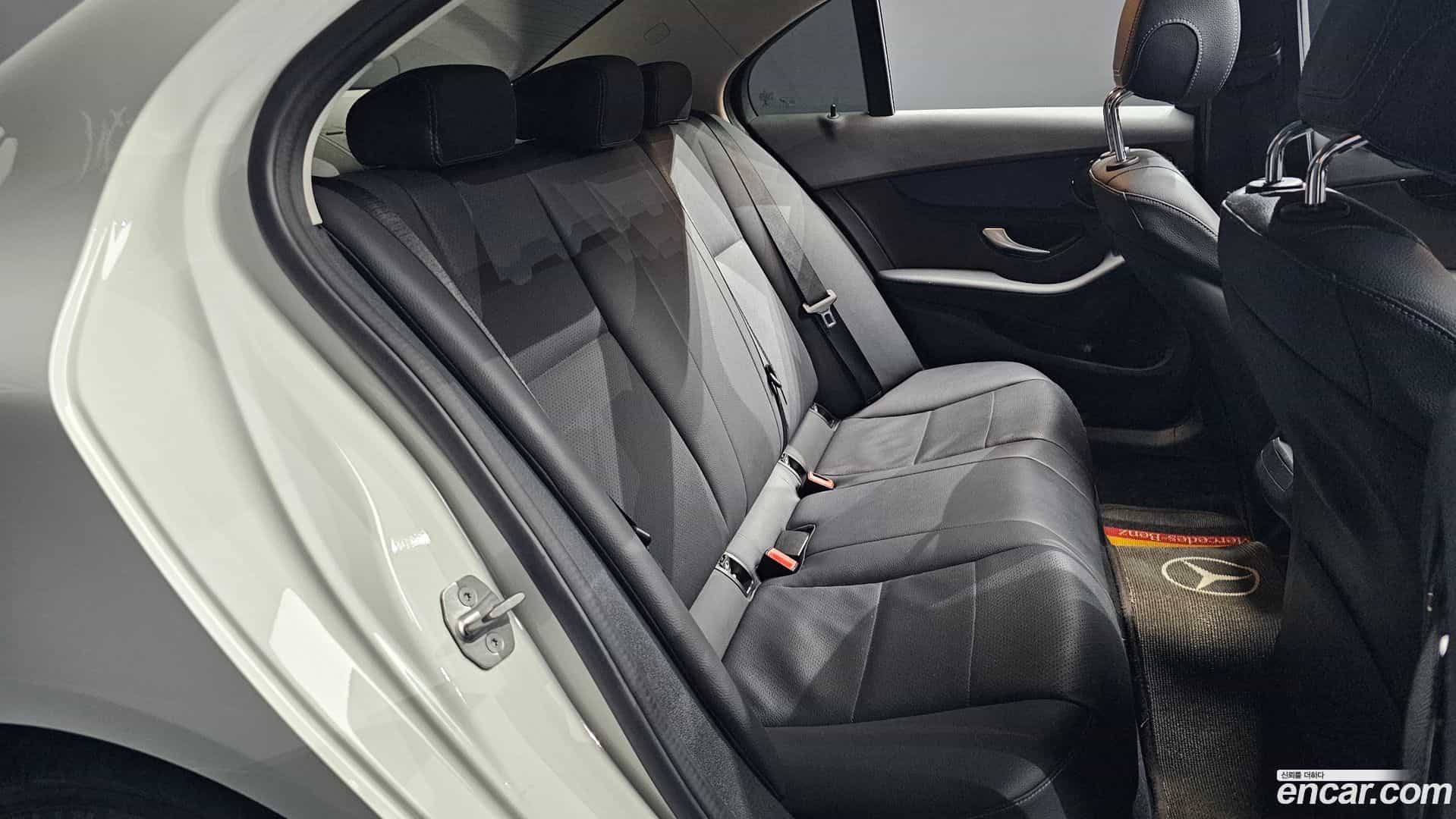 C-Class Mercedes-Benz 2018.1-OPTION-016