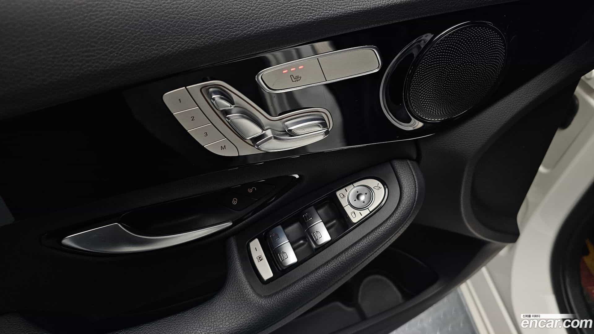 C-Class Mercedes-Benz 2018.1-OPTION-020