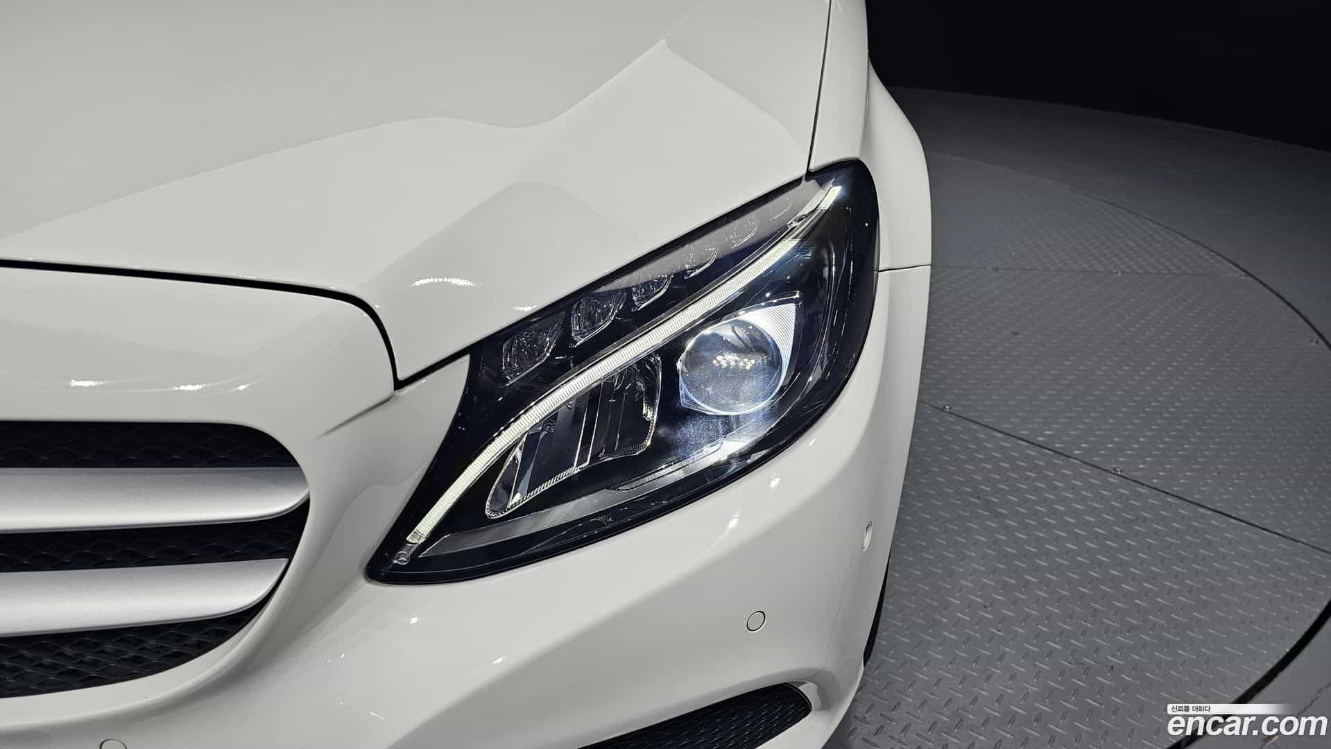 C-Class Mercedes-Benz 2018.1-OUTER-032